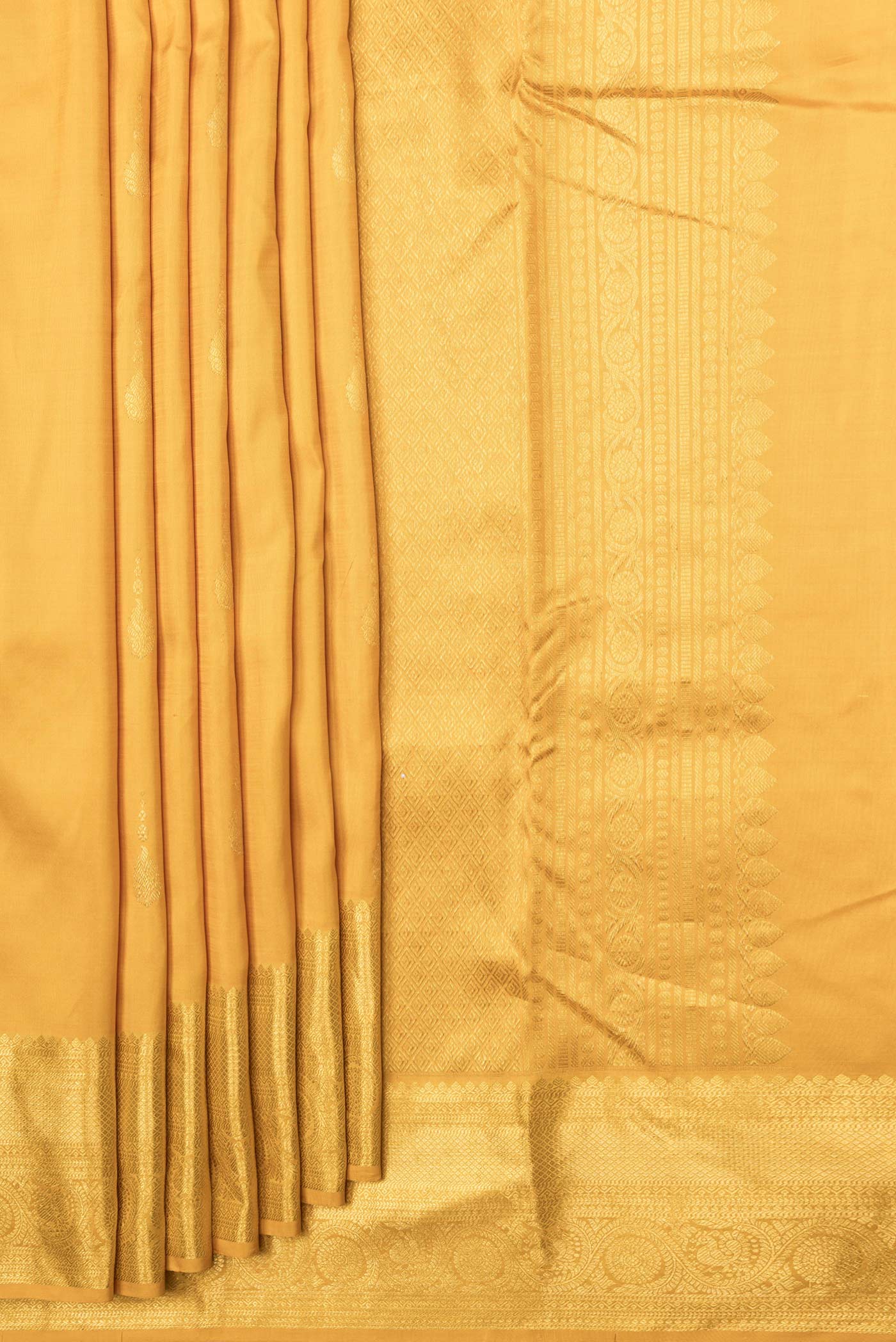 Pleats and pallu of Mustard Dual Tone Kanjivaram Saree with Zari Butta on the body and Zari Border. 