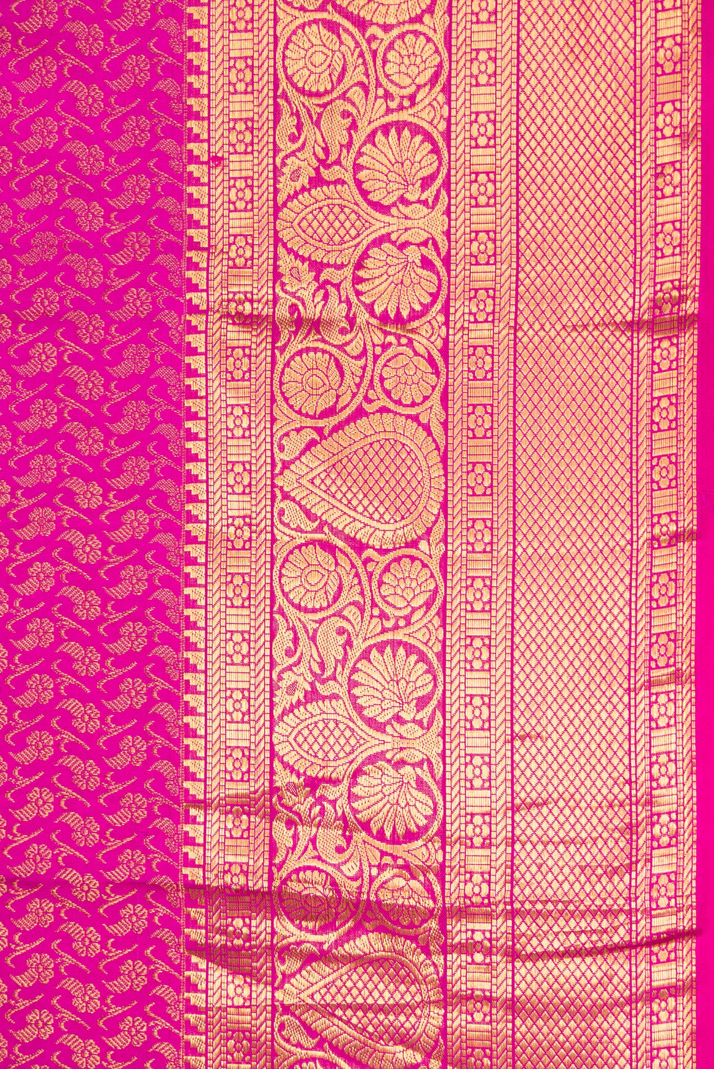 Border image of Pink Dual Tone Kanchipuram Silk Saree with Zari Brocade on the body and Zari Border. 
