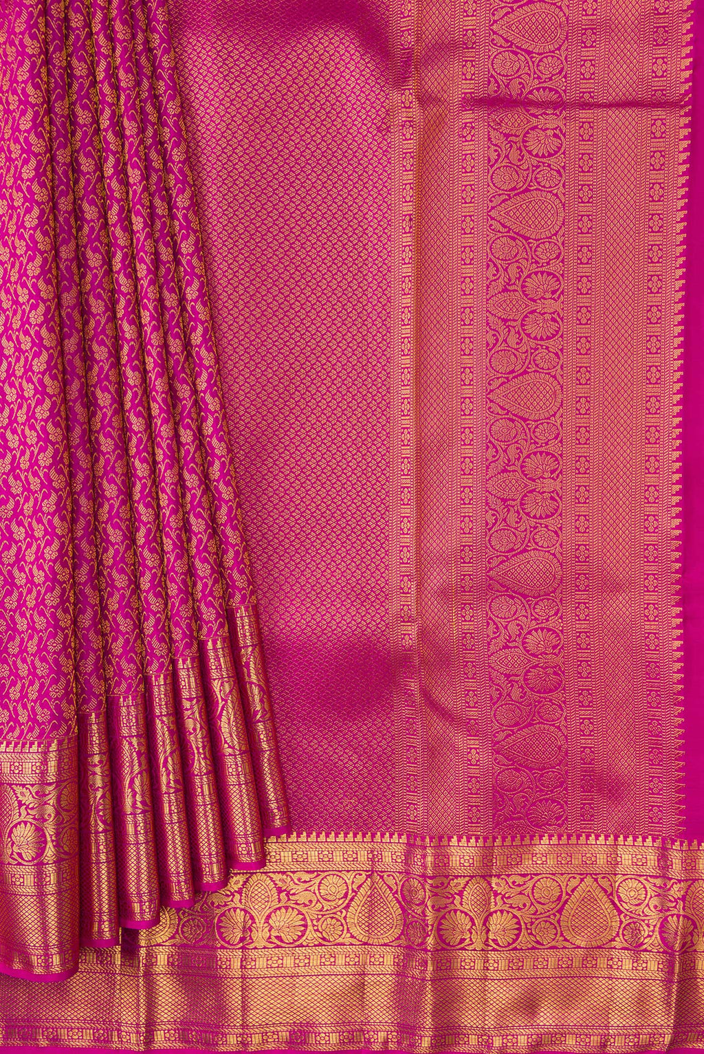 Pleats and pallu of Pink Dual Tone Kanchipuram Silk Saree with Zari Brocade on the body and Zari Border. 