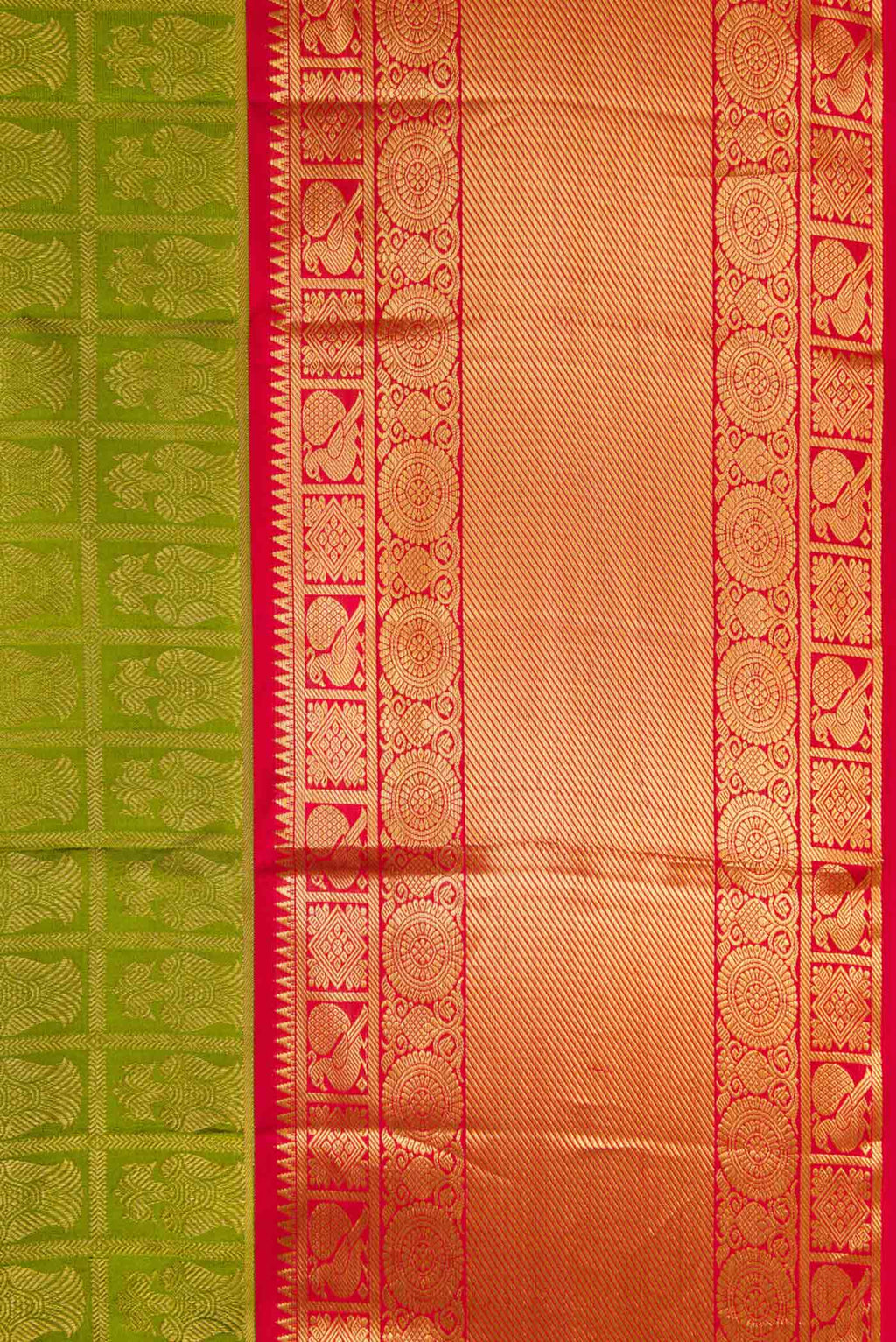 Border image of Mehandi Green Dual Tone Kanchipuram Silk Saree with Zari Brocade on the body and Zari Border. 