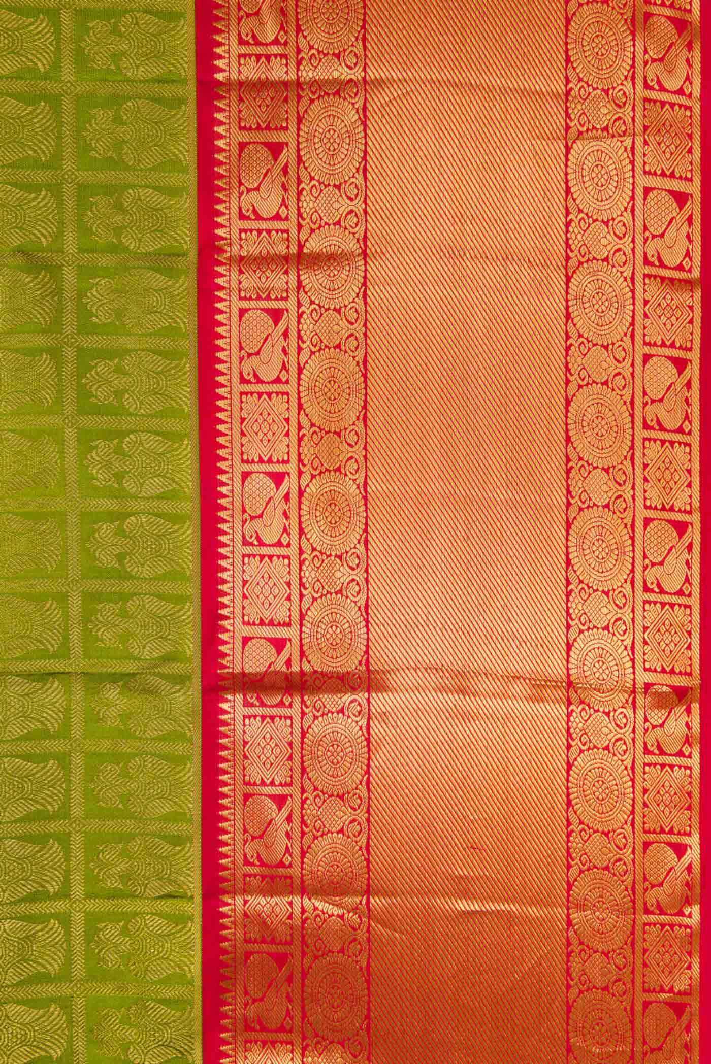 Border image of Mehandi Green Dual Tone Kanchipuram Silk Saree with Zari Brocade on the body and Zari Border. 