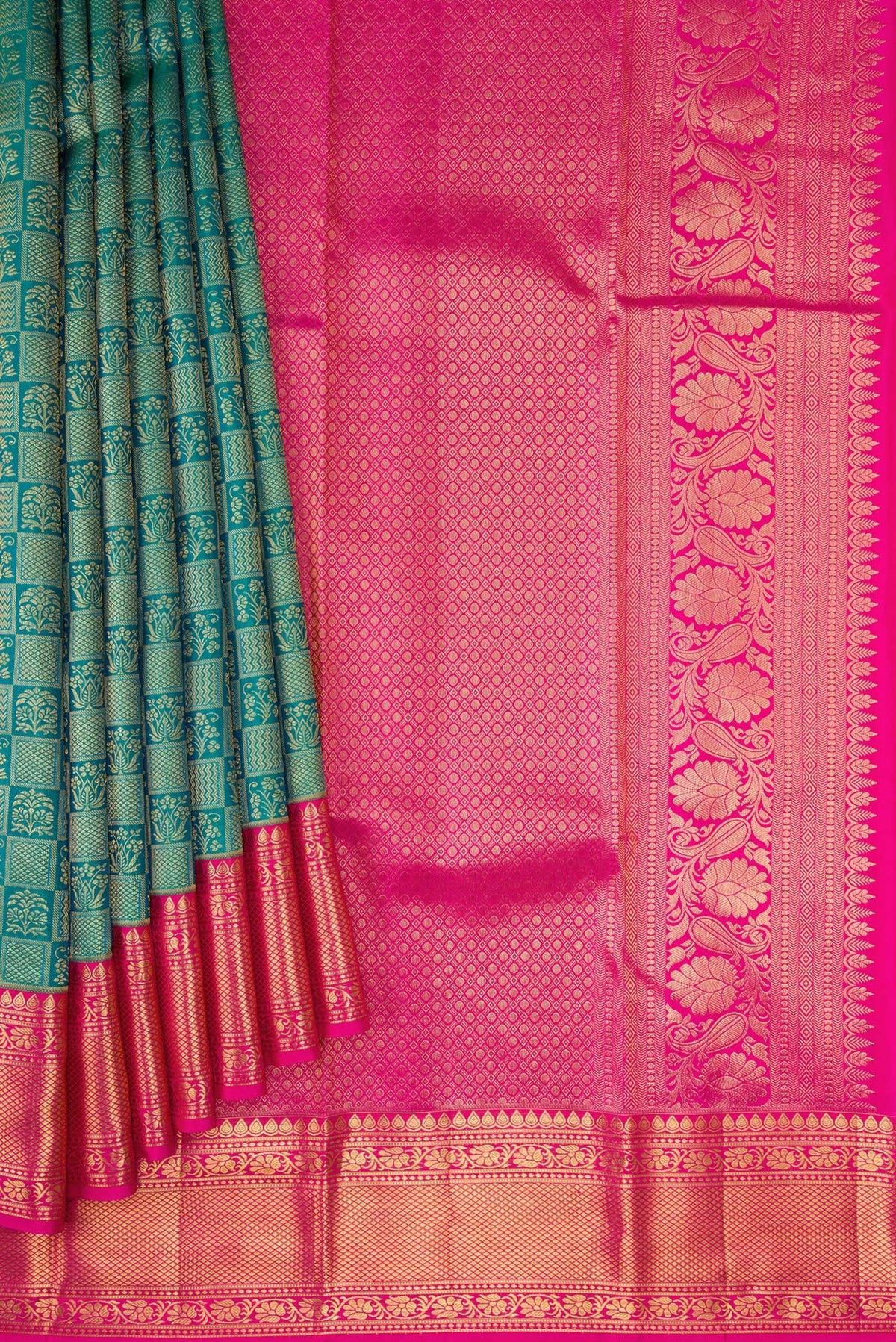 Pleats and pallu of Green Kanchipuram Silk Saree with Zari Brocade on the body and Zari Border. 