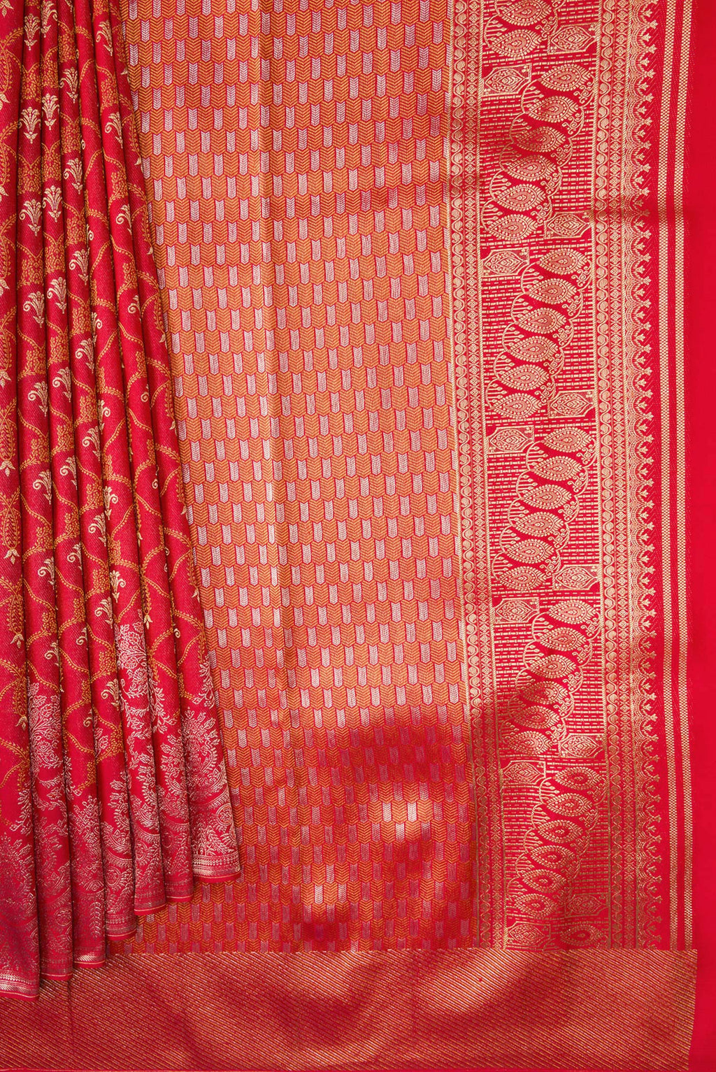 Pleats and pallu of Red Dual Tone Kanjivaram Silk Saree with Zari Brocade on the body and Fancy Border. 