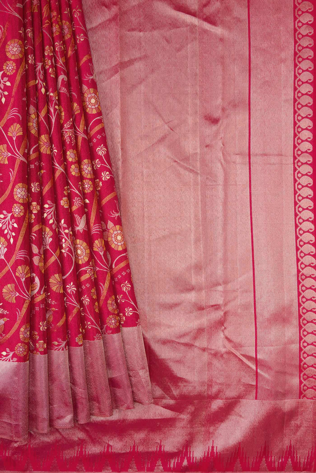 Pleats and pallu of Red Dual Tone Kanjivaram Silk Saree with Zari Brocade on the body and Zari Border. 