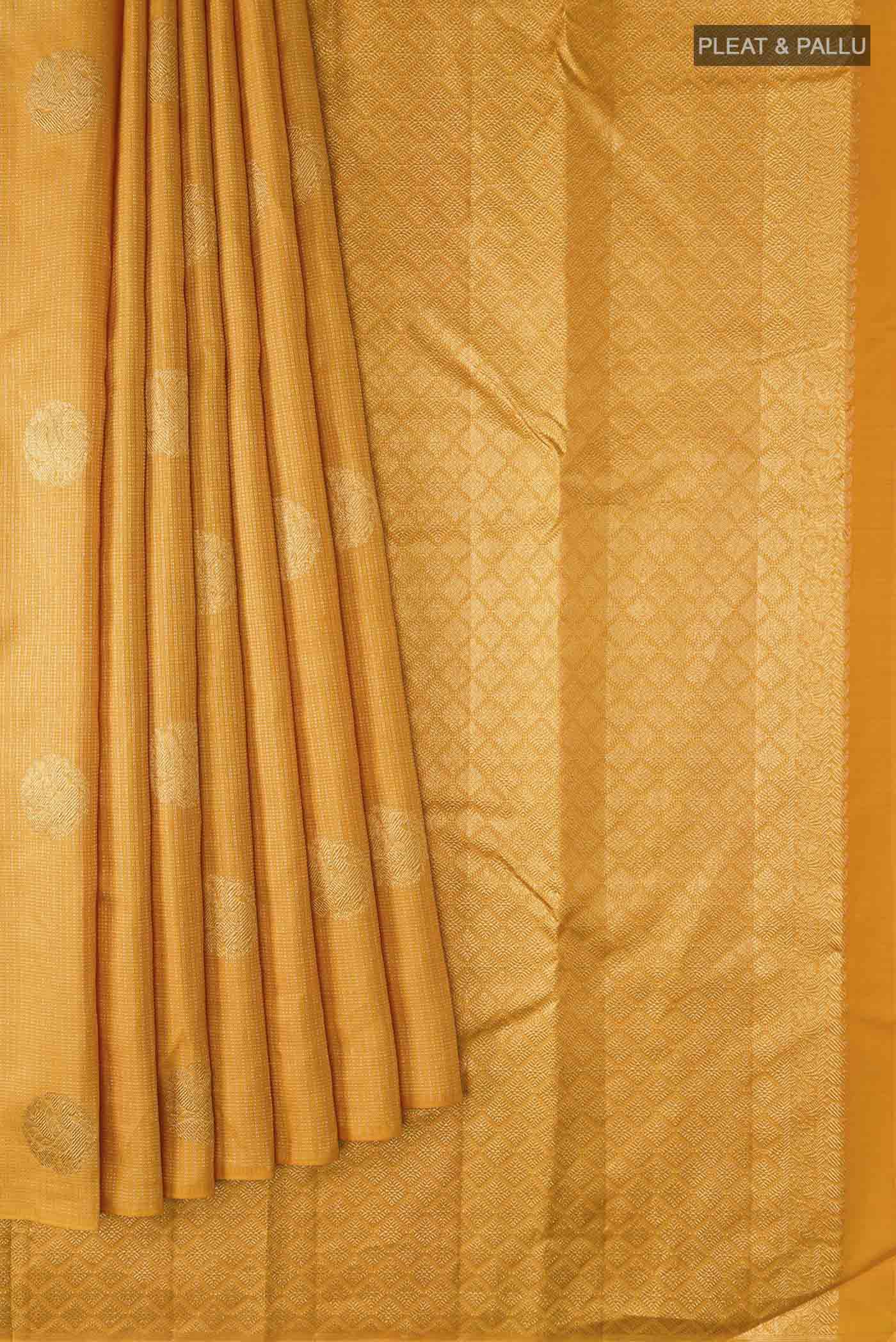 pleats pallu