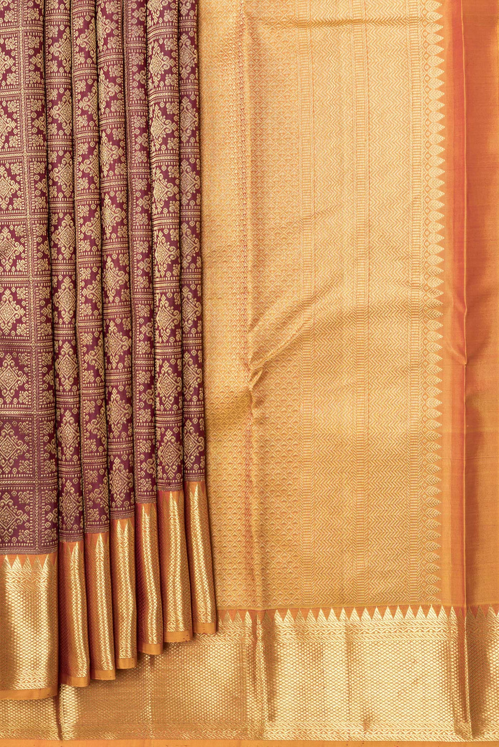 Pleats and pallu of Maroon Dual Tone Kanjivaram Silk Saree with Zari Brocade on the body and Zari Border. 