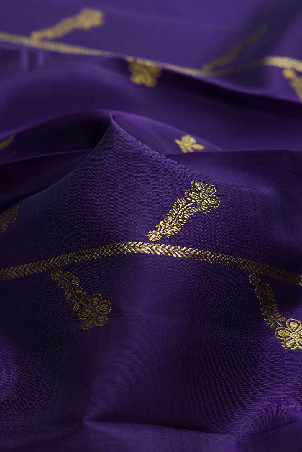 Close up of Navy Blue Dual Tone Kanchipuram Saree with Zari Butta on the body and Zari Border displaying folds