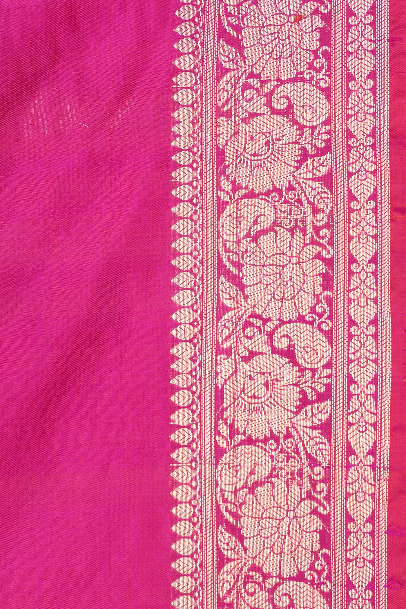 Border image of Pink Dual Tone Banarasi Silk Saree with Zari Butta on the body and Zari Border. 