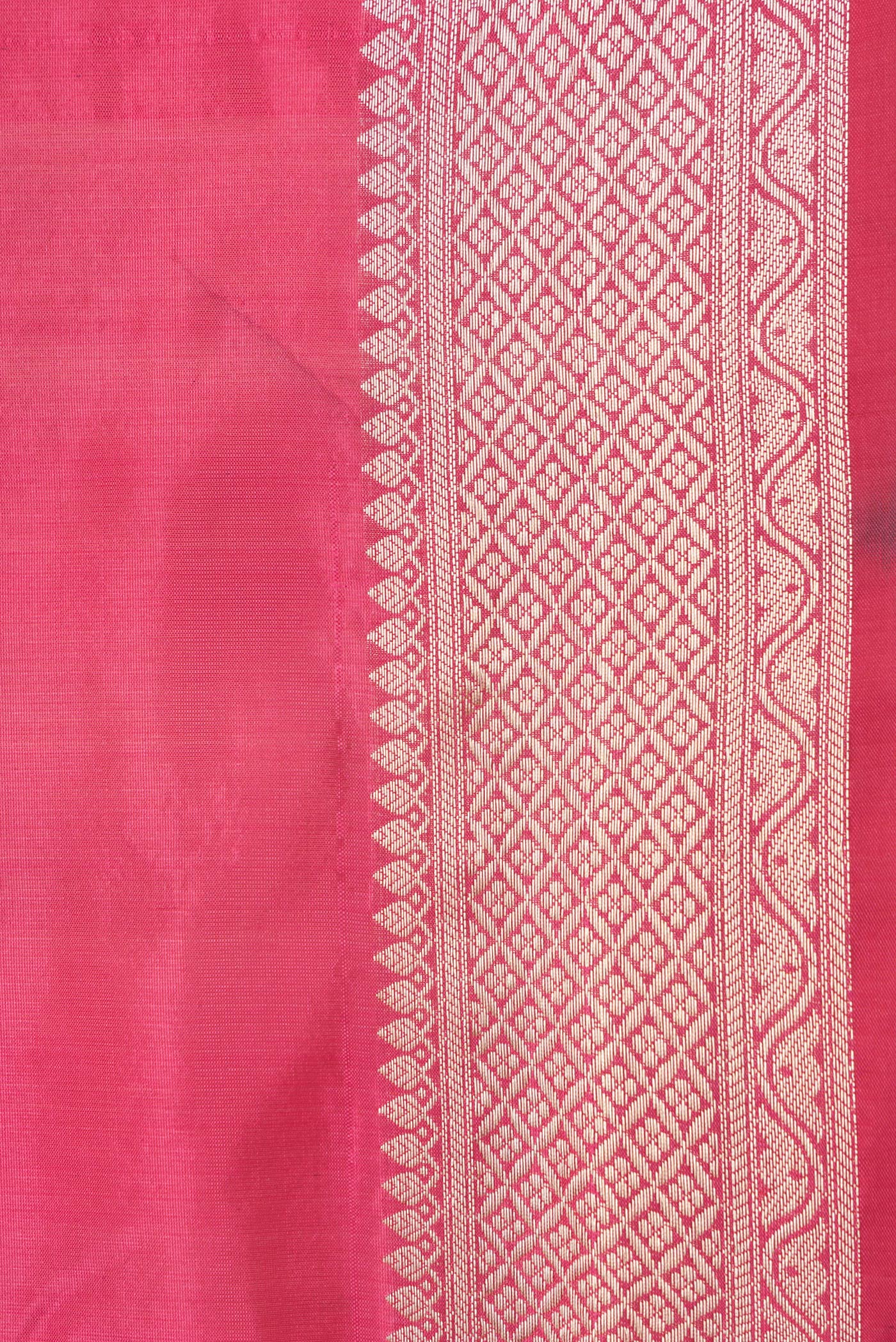 Border image of Pink Dual Tone Banarasi Silk Saree with Zari Butta on the body and Zari Border. 