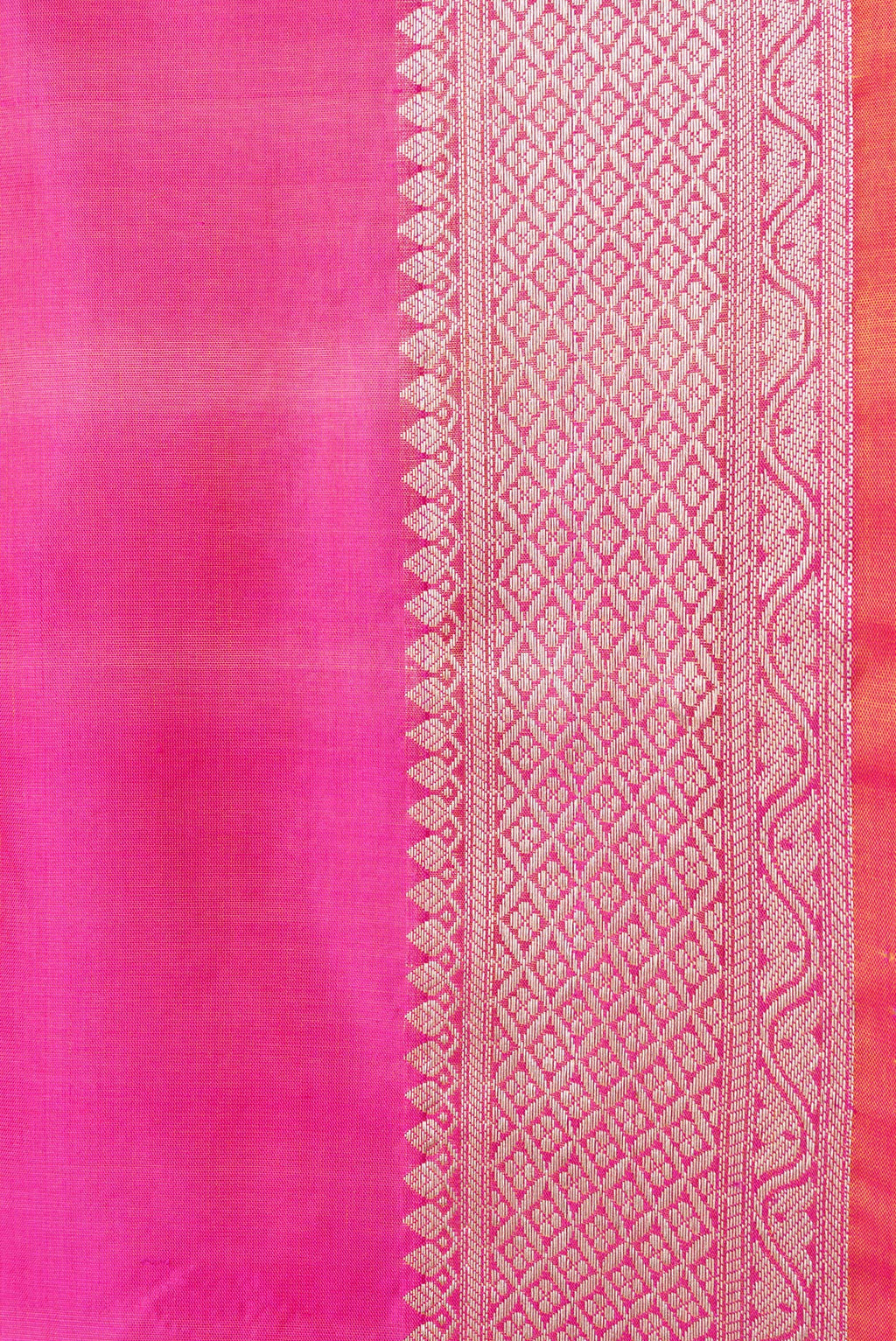 Border image of Pink Dual Tone Banarasi Silk Saree with Zari Butta on the body and Zari Border. 