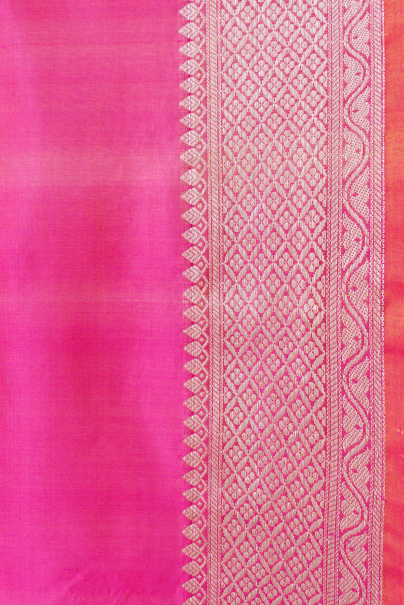 Border image of Pink Dual Tone Banarasi Silk Saree with Zari Butta on the body and Zari Border. 