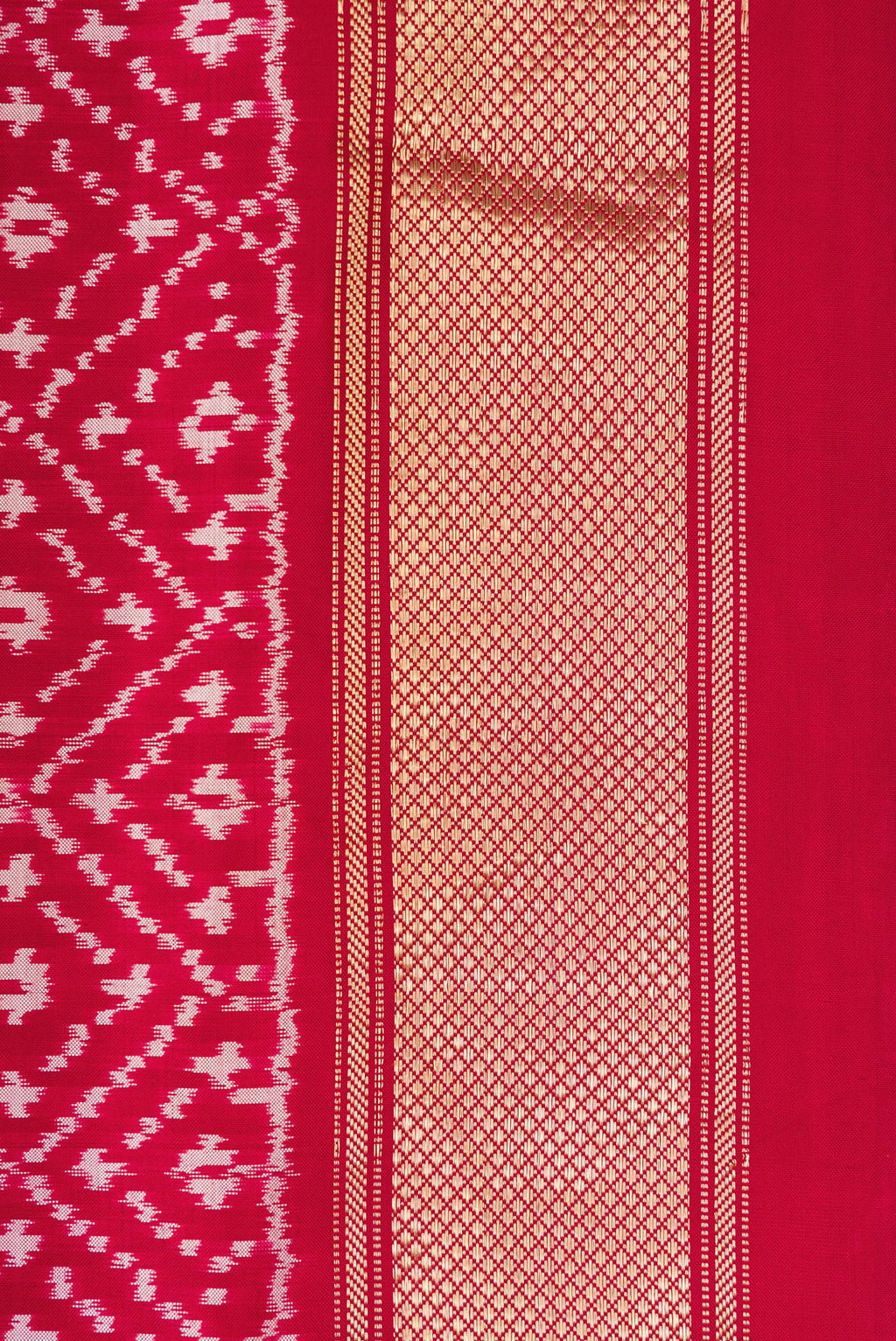 Border image of Maroon Dual Tone Double Ikat Nine Yards Saree with Ikat Print on the body and Zari Border. 