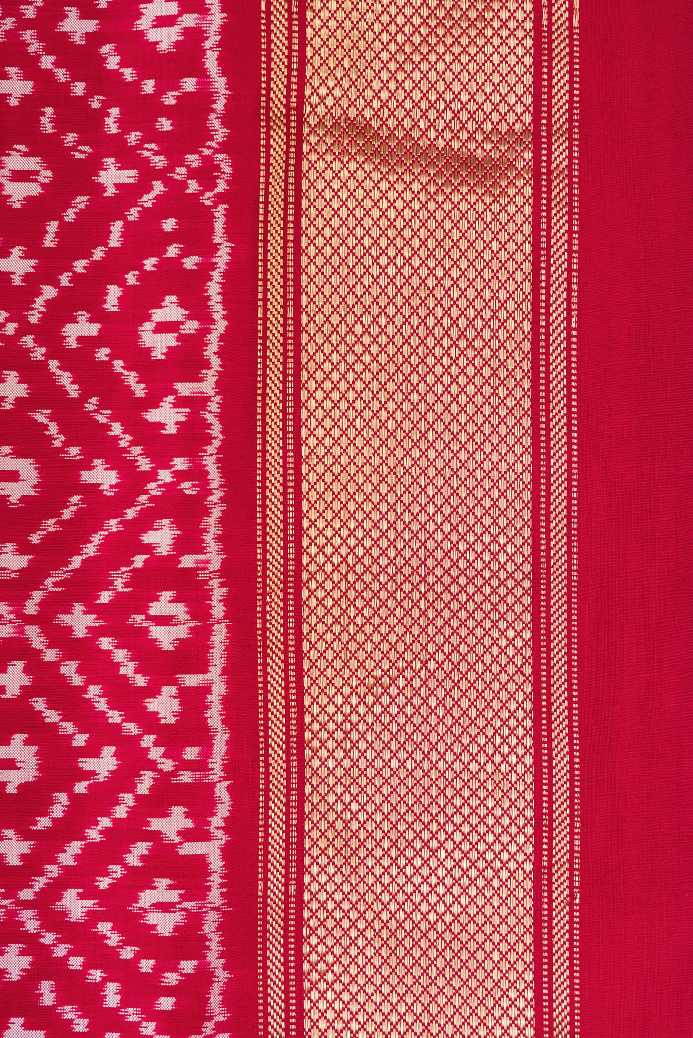 Border image of Maroon Dual Tone Double Ikat Nine Yards Saree with Ikat Print on the body and Zari Border. 