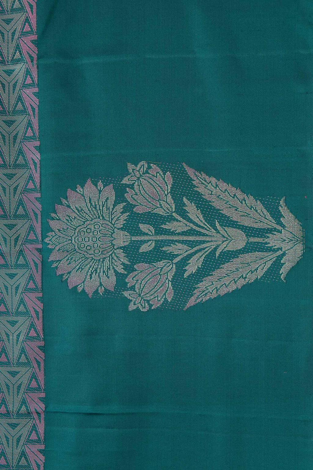 Border image of Bottle Green Dual Tone Kanchipuram Silk Saree with Jacquard design on the body and Fancy Border