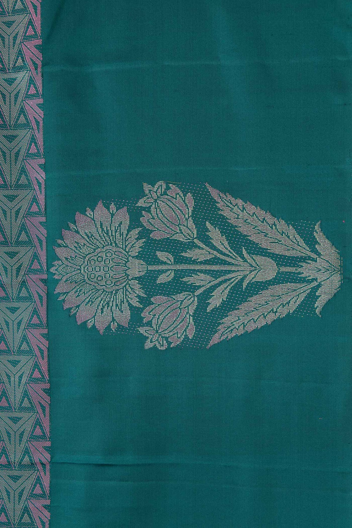 Border image of Bottle Green Dual Tone Kanchipuram Silk Saree with Jacquard design on the body and Fancy Border