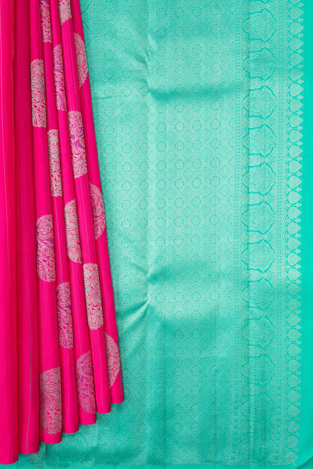 Pleats and pallu of Dark Pink Dual Tone Kanchipuram Silk Saree with Zari And Thread Butta on the body and Without Border