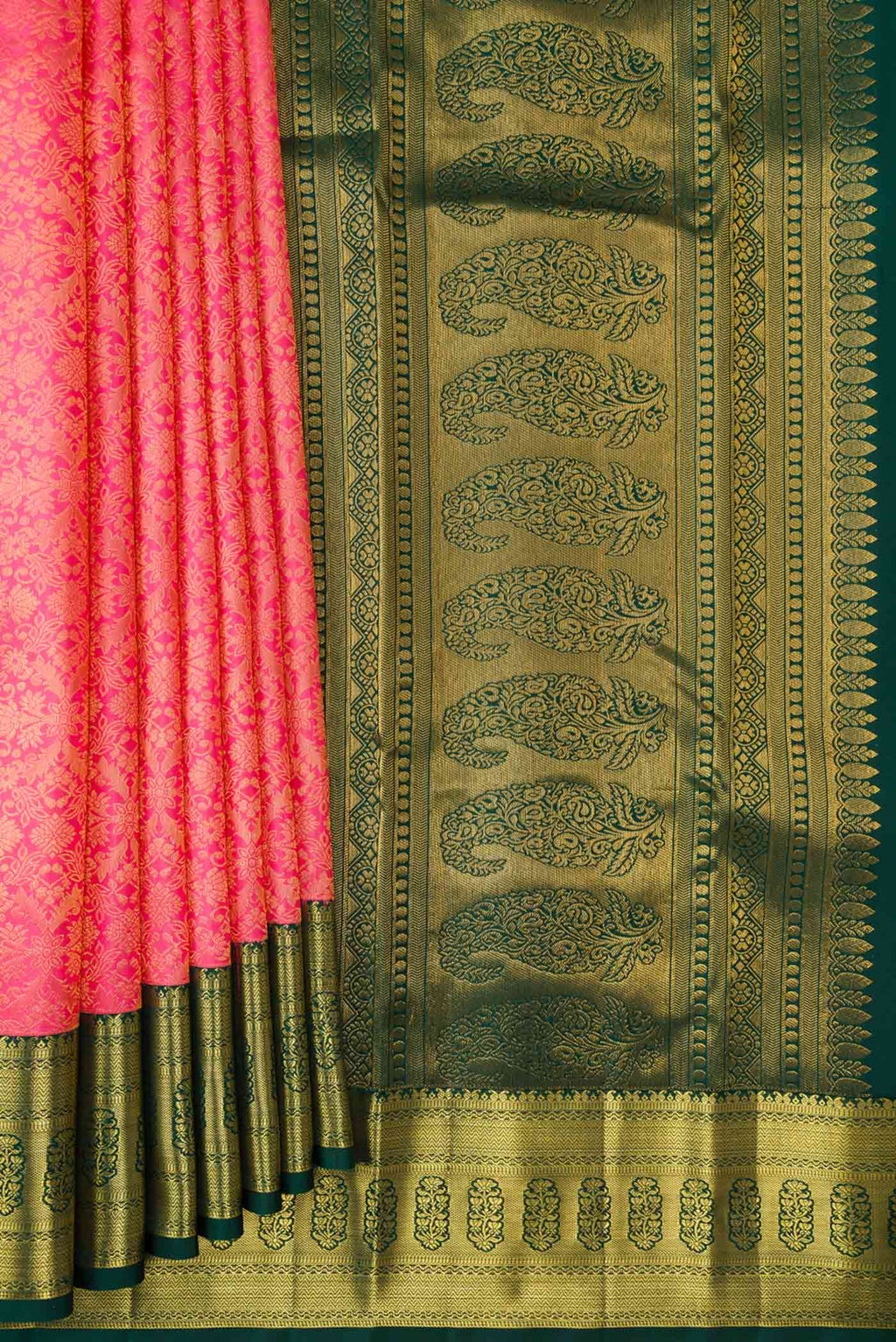 Pleats and pallu of Pink Dual Tone Kanchipuram Silk Saree with Zari Brocade on the body and Zari Border. 