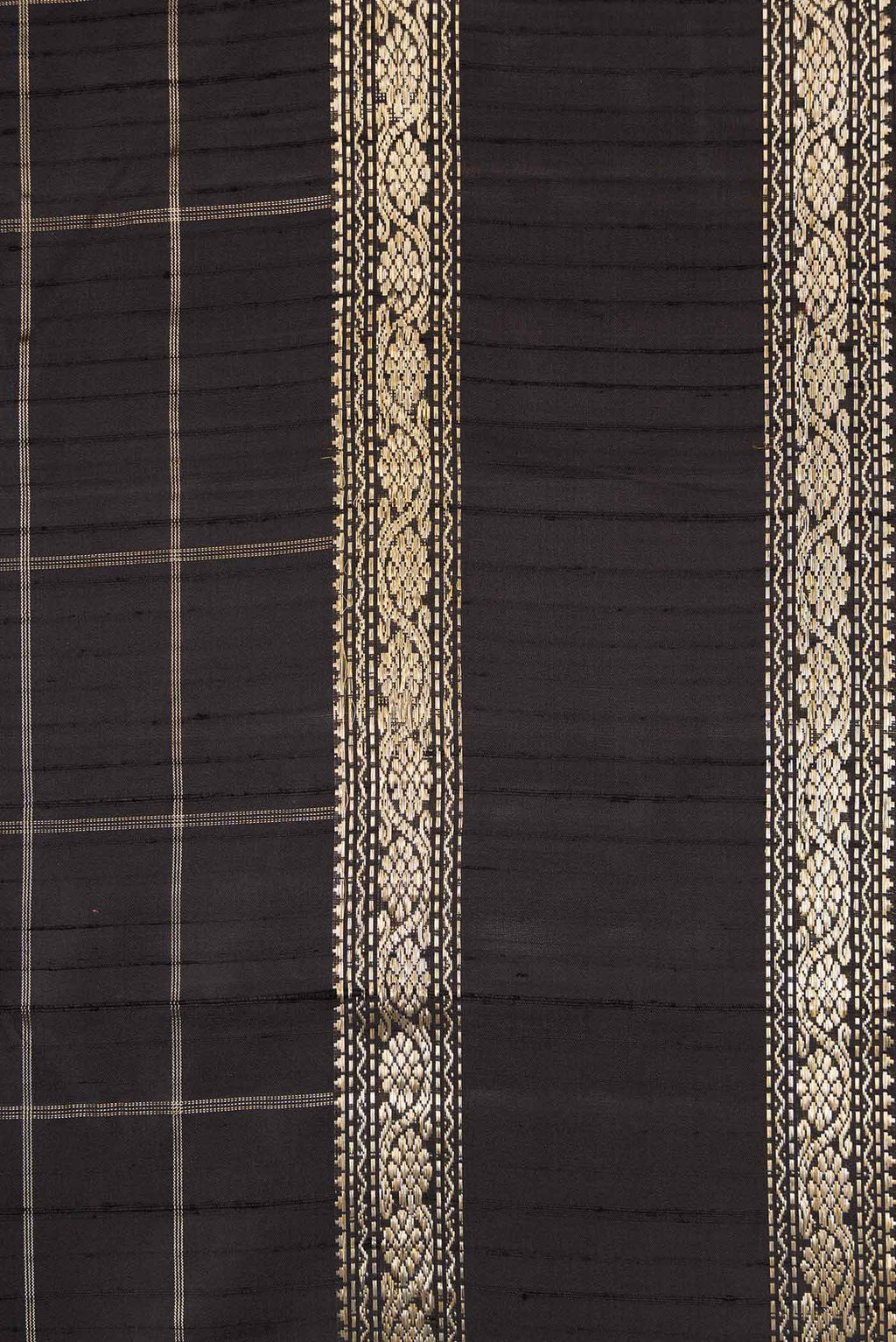 Border image of Black Dual Tone Kanchipuram Silk Saree with Checked design on the body and Zari Border