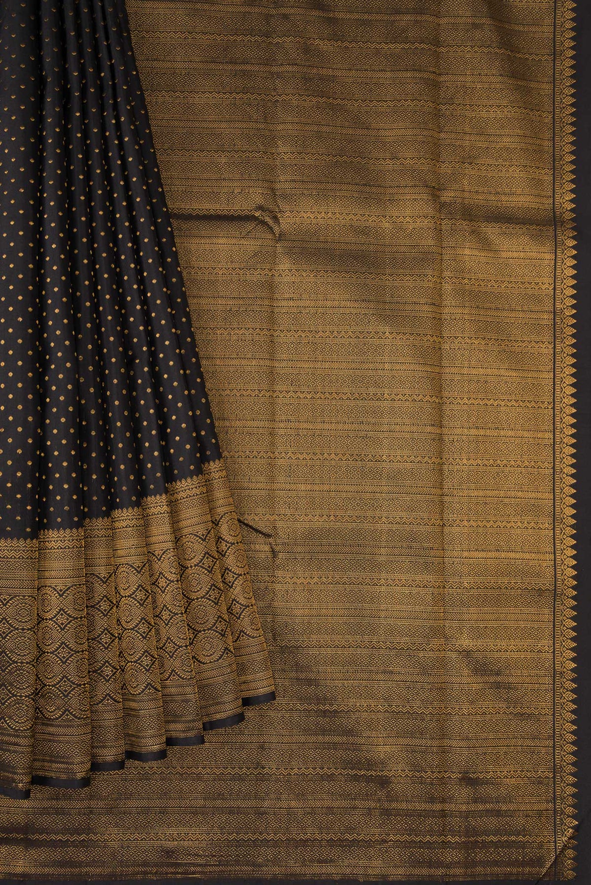 Pleats and pallu of Pure Silk Pure Zari Black Dual Tone Kanjivaram Saree with Zari Butta on the body and Fancy Border. 