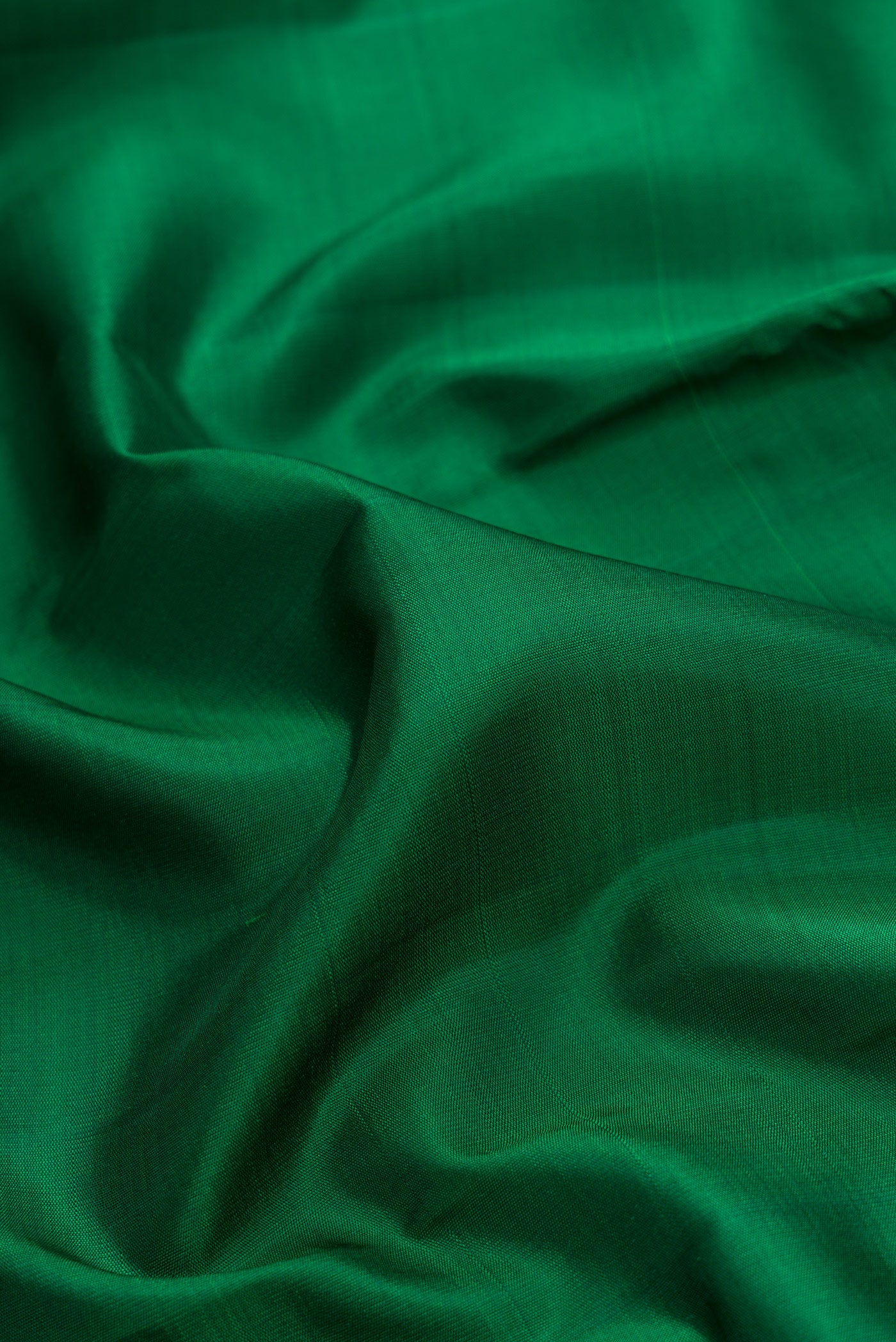 Close up of Pure Silk Pure Zari Green Dual Tone Kanjivaram Saree with Plain Body and Temple Border.  displaying folds