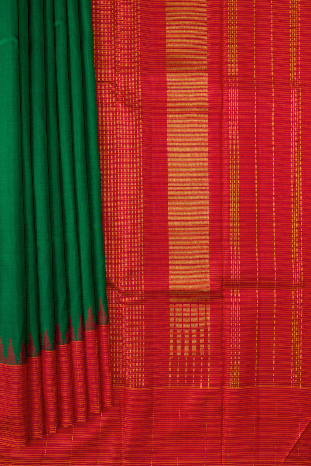 Pleats and pallu of Pure Silk Pure Zari Green Dual Tone Kanjivaram Saree with Plain Body and Temple Border. 