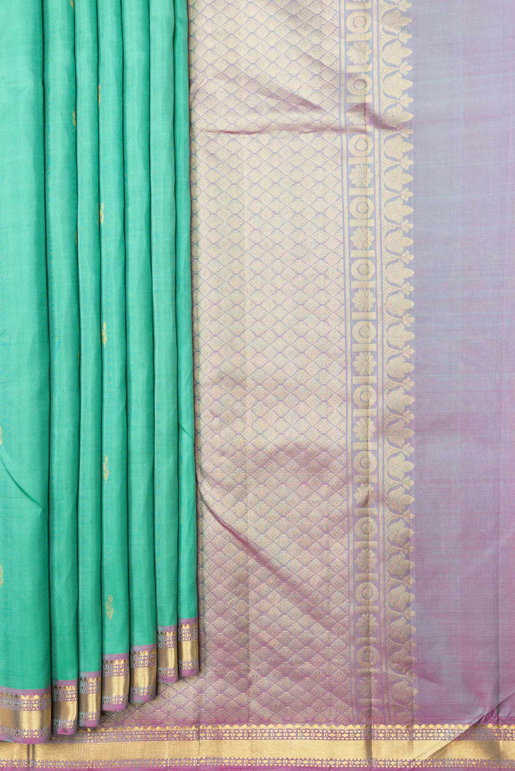 Pleats and pallu of Green Dual Tone Kanchipuram Saree with Zari Butta on the body and Zari Border. 