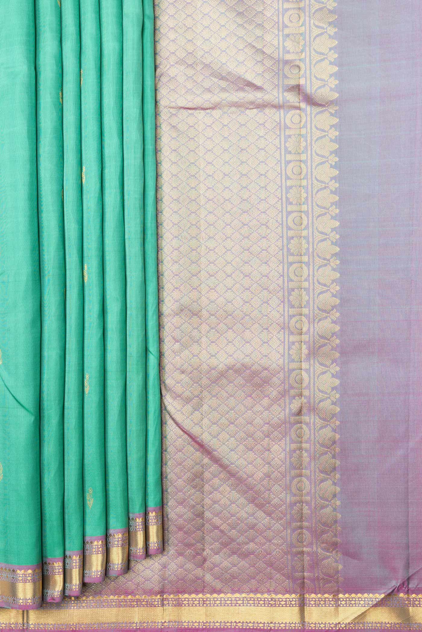 Pleats and pallu of Green Dual Tone Kanchipuram Saree with Zari Butta on the body and Zari Border. 