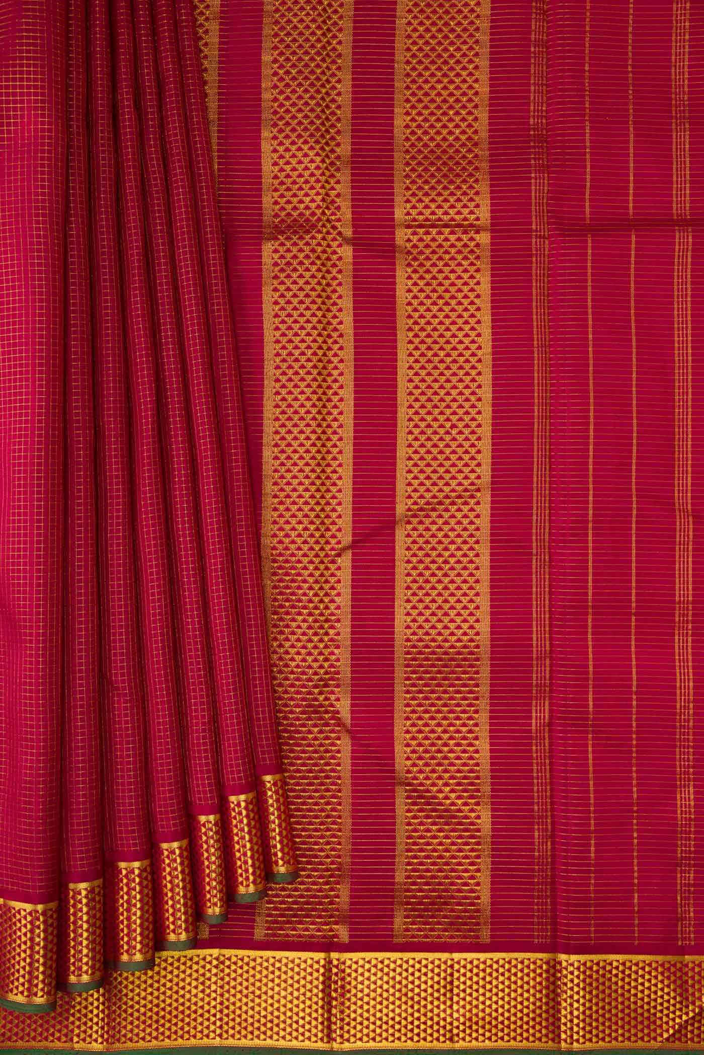 Pleats and pallu of Maroon Dual Tone Kanchipuram Silk Saree with Checked design on the body and Zari Border