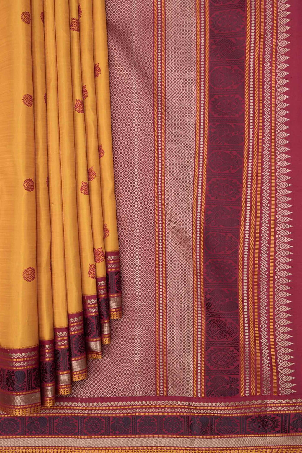 Pleats and pallu of Mustard Dual Tone Kanjivaram Saree with Thread Butta on the body and Thread Border. 
