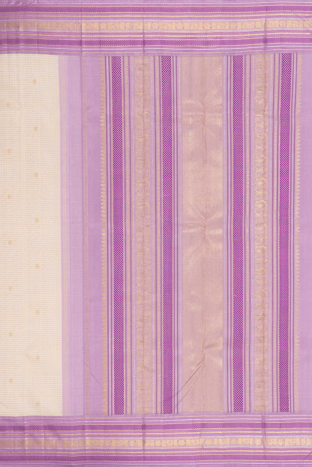 Close up image of the pallu of Pure Silk Pure Zari Off White Kanjivaram Saree with Checked design on the body and Zari And Thread Border. 