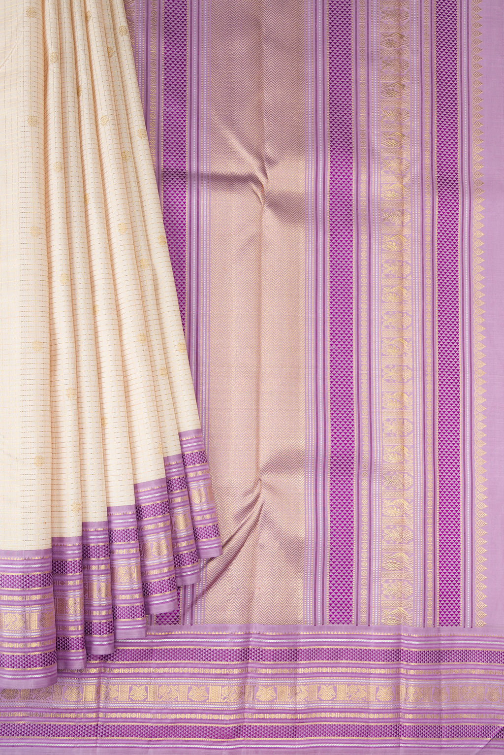 Pleats and pallu of Pure Silk Pure Zari Off White Kanjivaram Saree with Checked design on the body and Zari And Thread Border. 