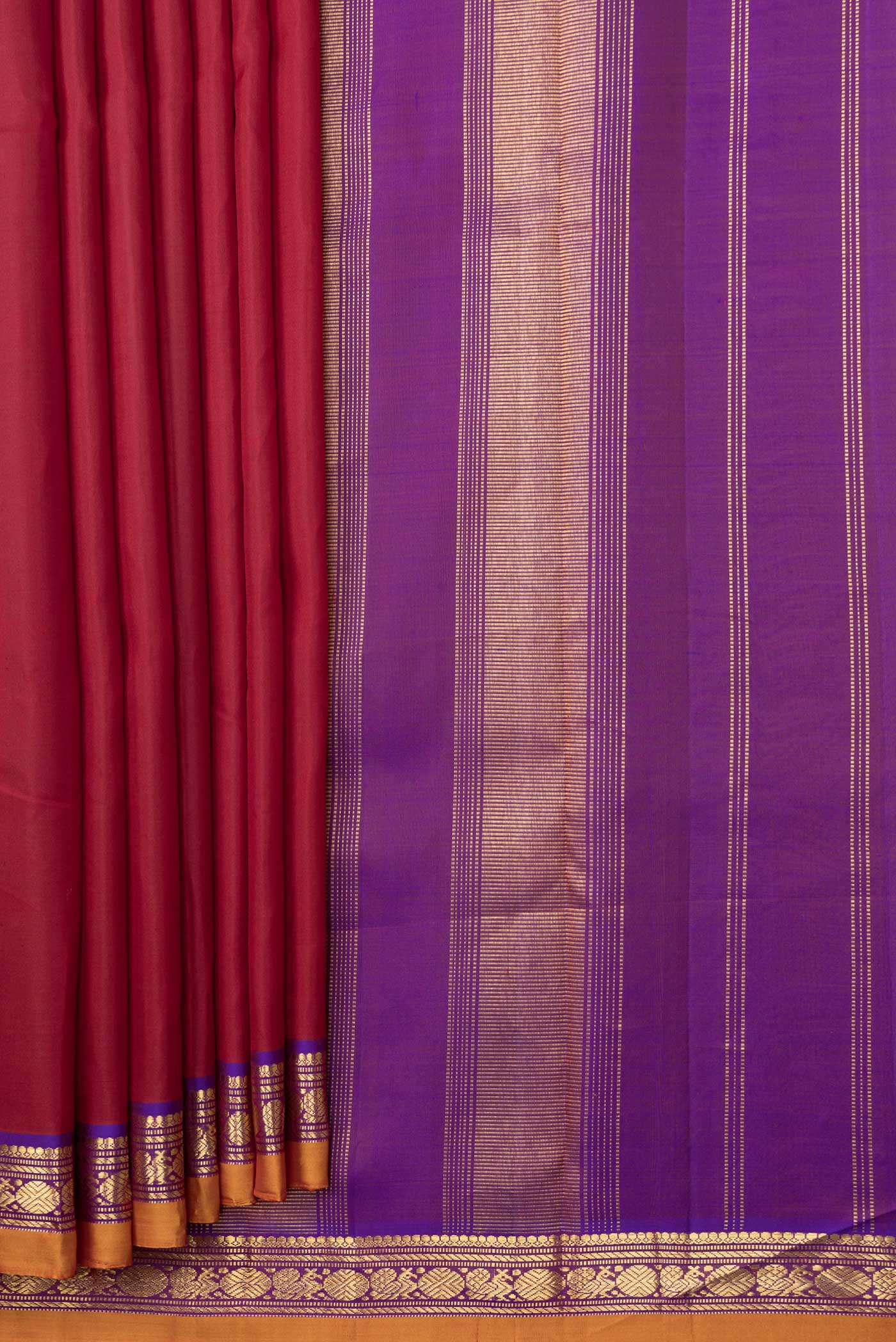 Pleats and pallu of Maroon Dual Tone Kanjivaram Silk Saree with Plain Body and Zari Border. 