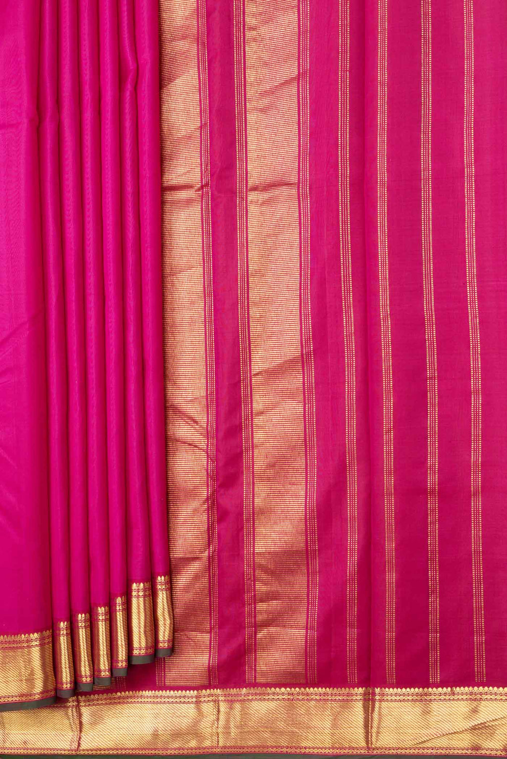 Pleats and pallu of Pink Dual Tone Kanchipuram Silk Saree with Plain Body and Zari Border. 