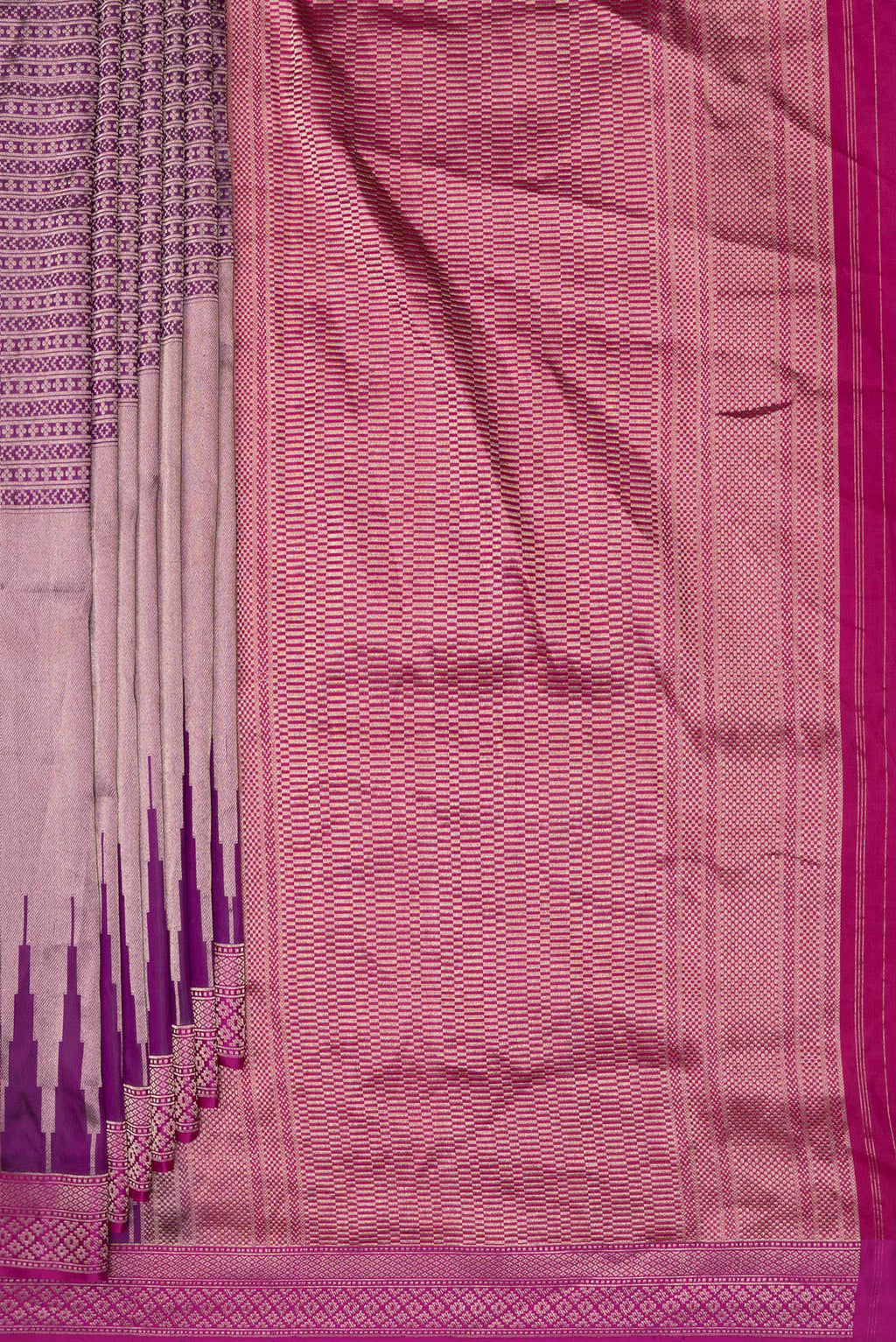 Pleats and pallu of Pure Silk Magenta Banarasi Saree with Zari Brocade on the body and Zari Border. 