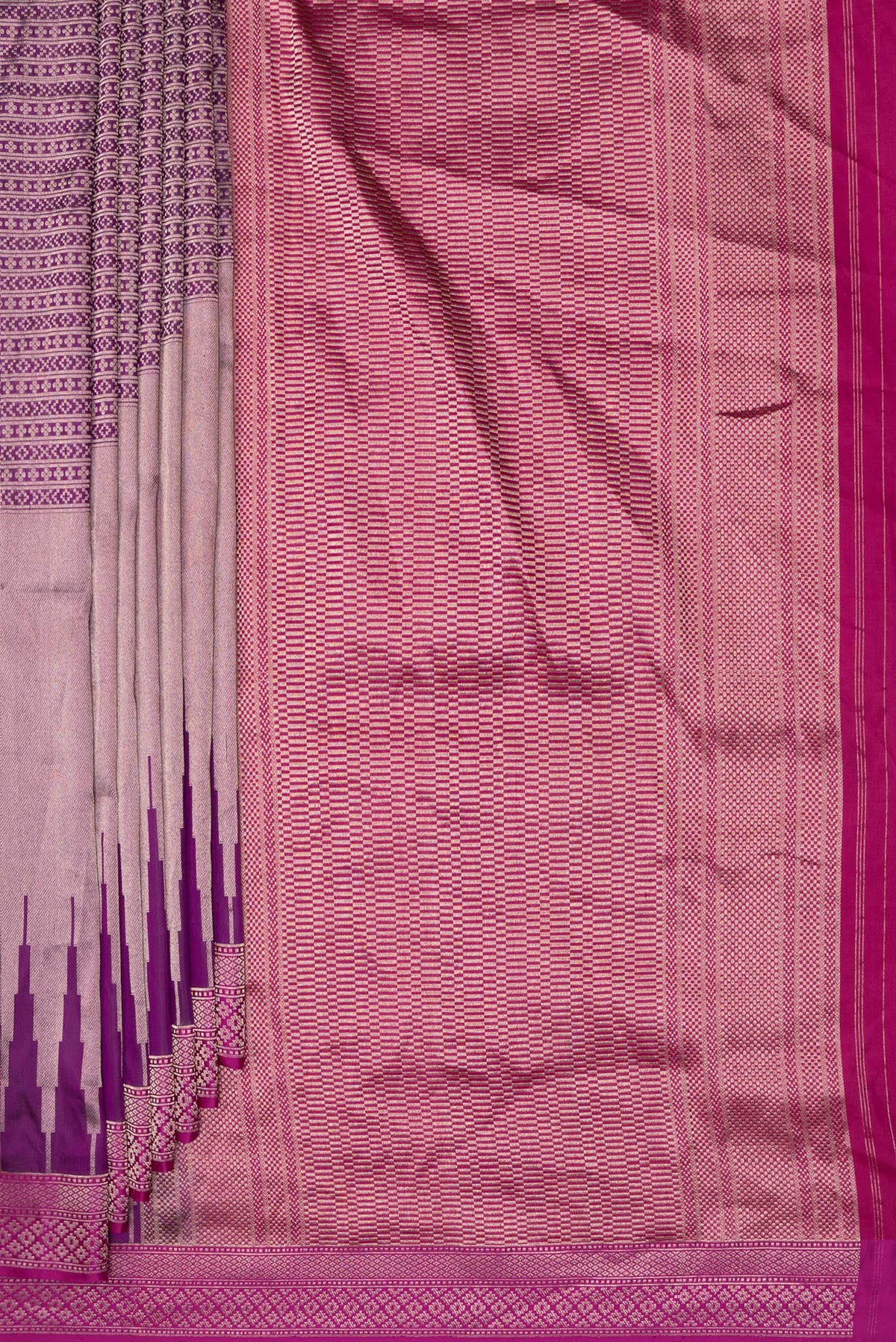 Pleats and pallu of Pure Silk Magenta Banarasi Saree with Zari Brocade on the body and Zari Border. 