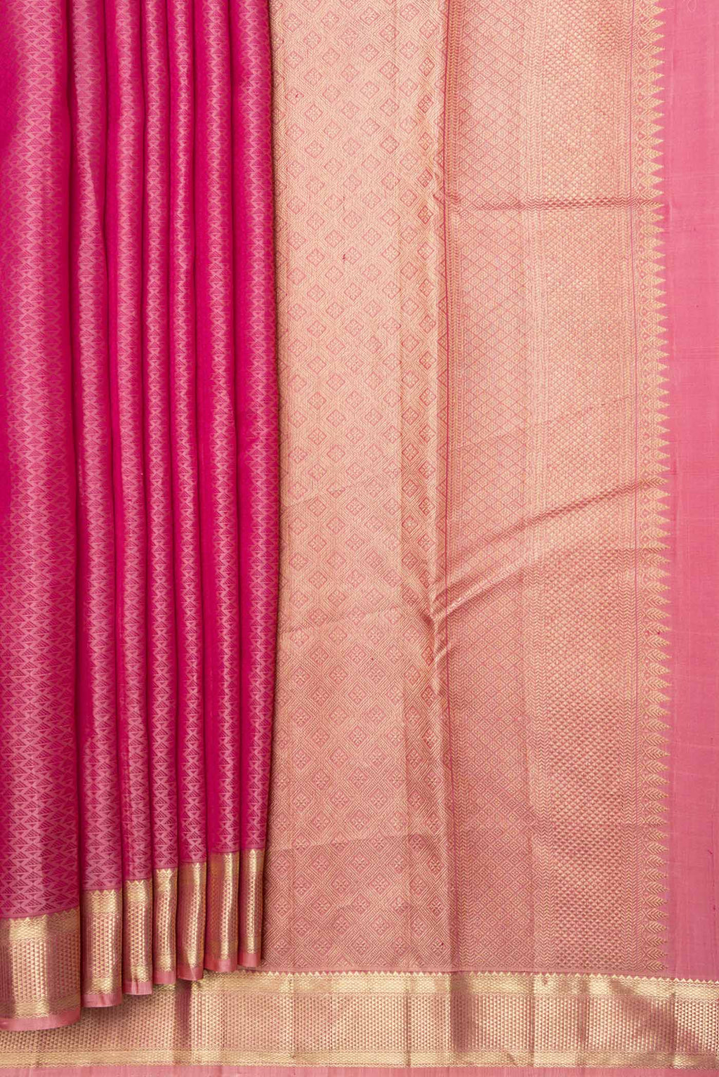 Pleats and pallu of Pink Dual Tone Kanchipuram Saree with Jacquard design on the body and Zari Border