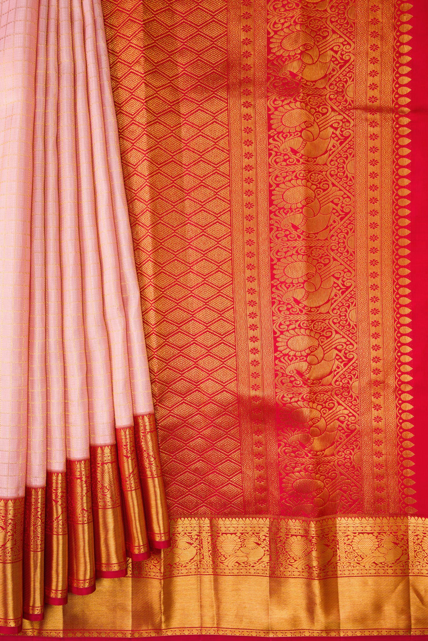 Pleats and pallu of Pink Dual Tone Kanchipuram Silk Saree with Checked design on the body and Zari Border. 