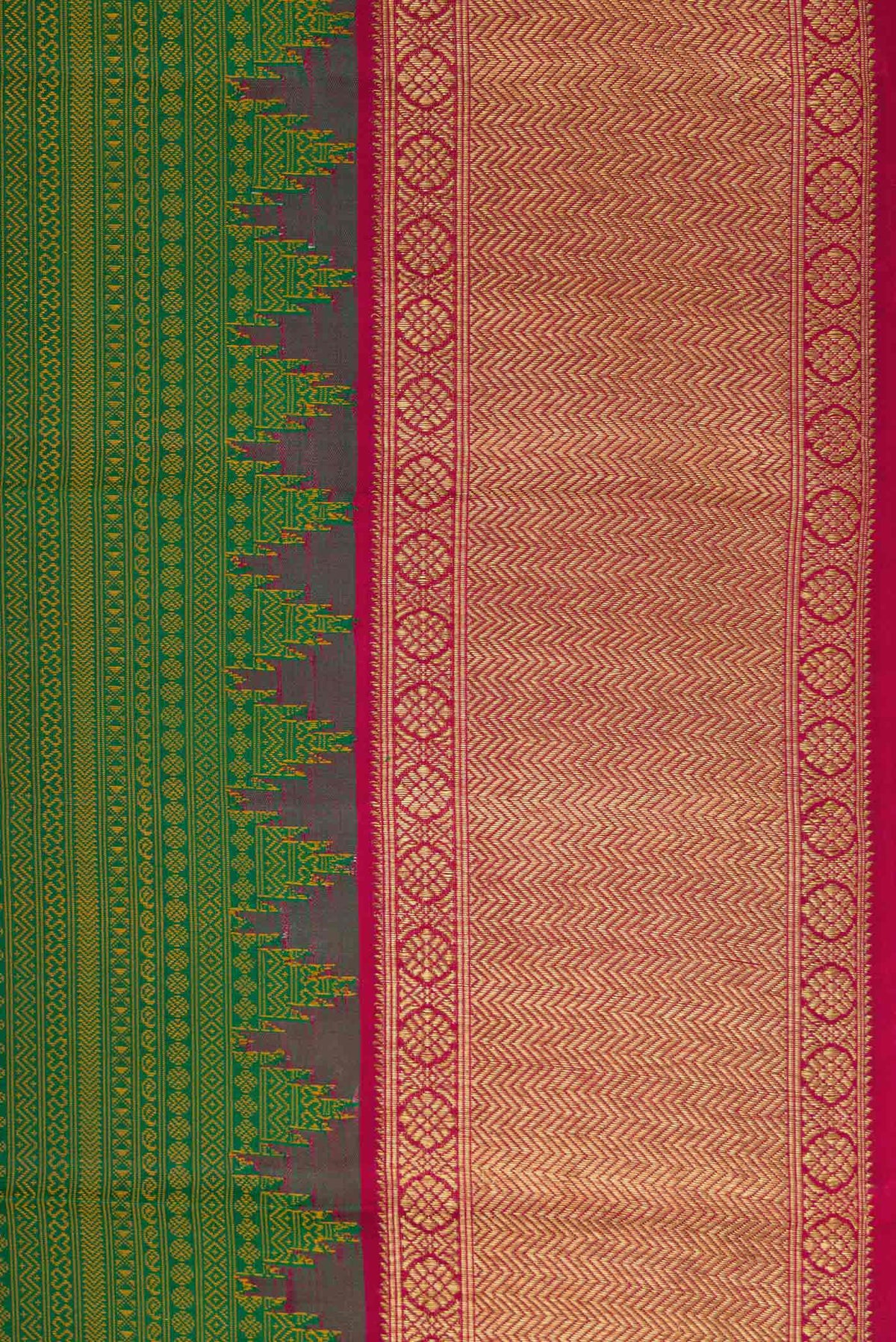 Border image of Pure Silk Pure Zari Green Dual Tone Kanjivaram Saree with Jacquard design on the body and Zari Border. 