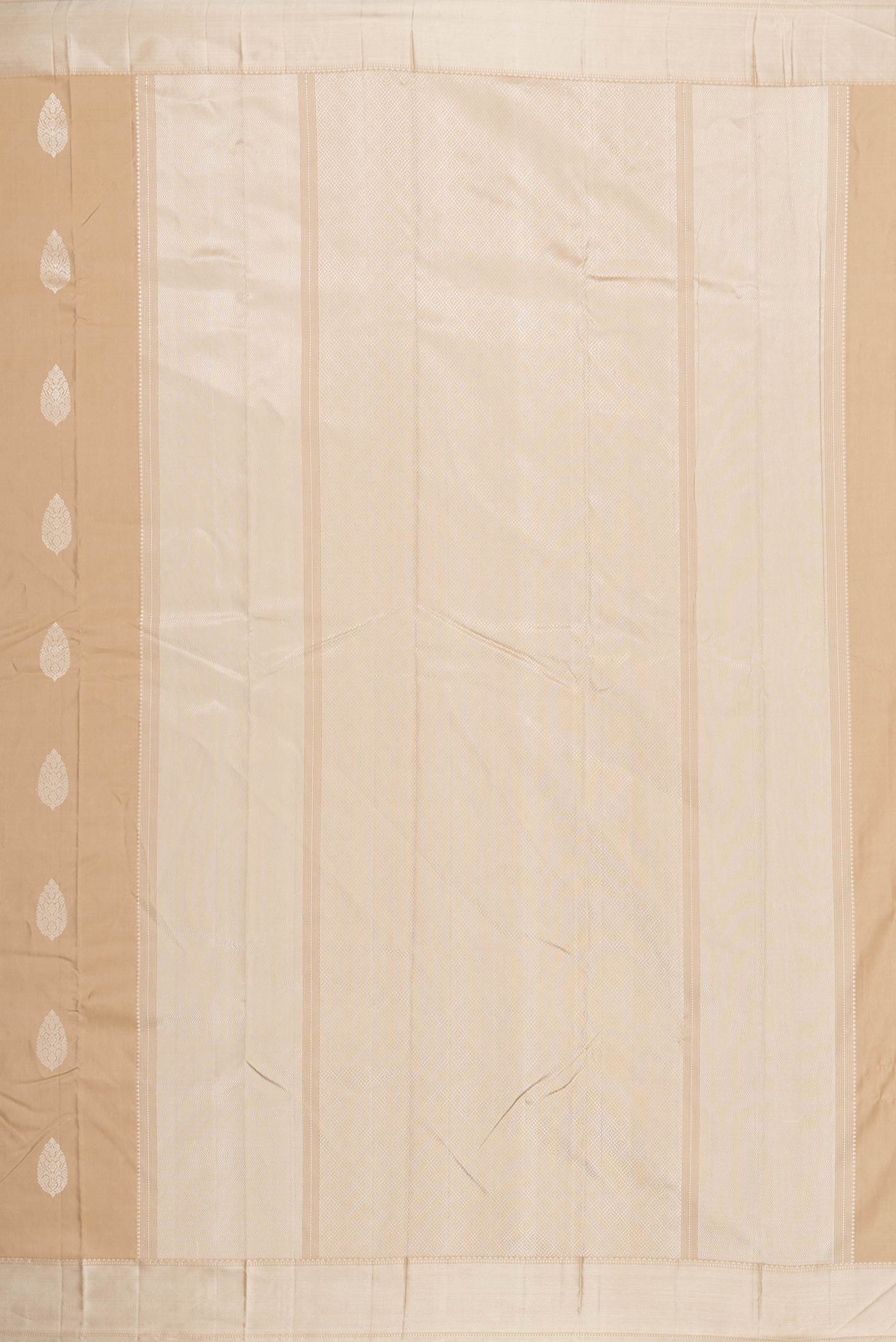 Close up image of the pallu of Beige Dual Tone Kanjivaram Saree with Thread Butta on the body and Thread Border. 