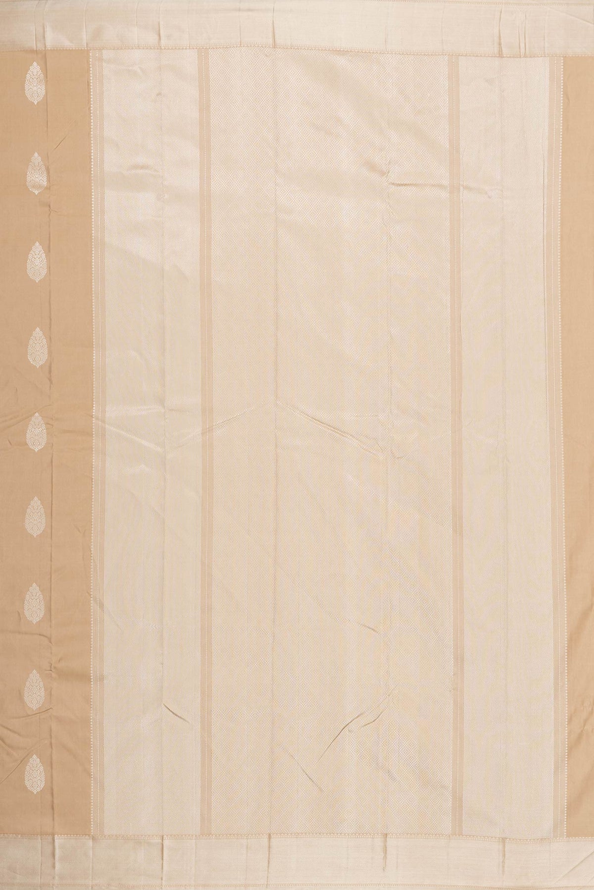 Close up image of the pallu of Beige Dual Tone Kanjivaram Saree with Thread Butta on the body and Thread Border. 