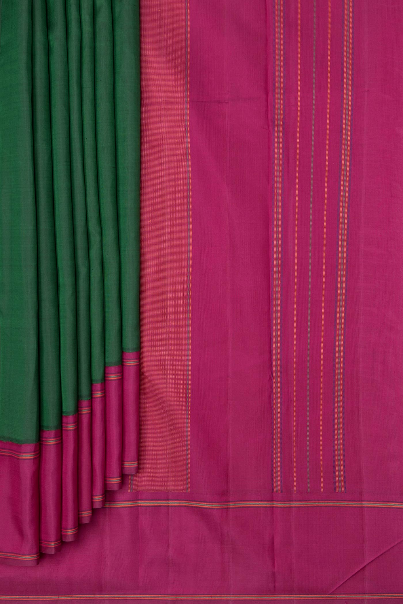 Pleats and pallu of Green Dual Tone Kanjivaram Saree with Plain Body and Plain Border. 