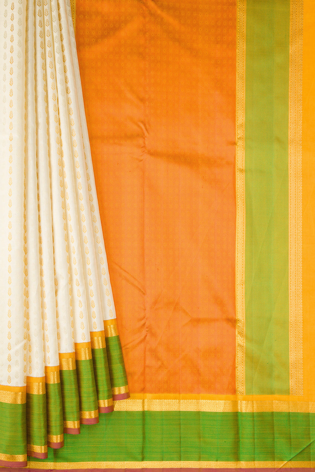 Pleats and pallu of Pure Silk Pure Zari Off White Dual Tone Kanchipuram Saree with Zari Butta on the body and Zari And Thread Border. 