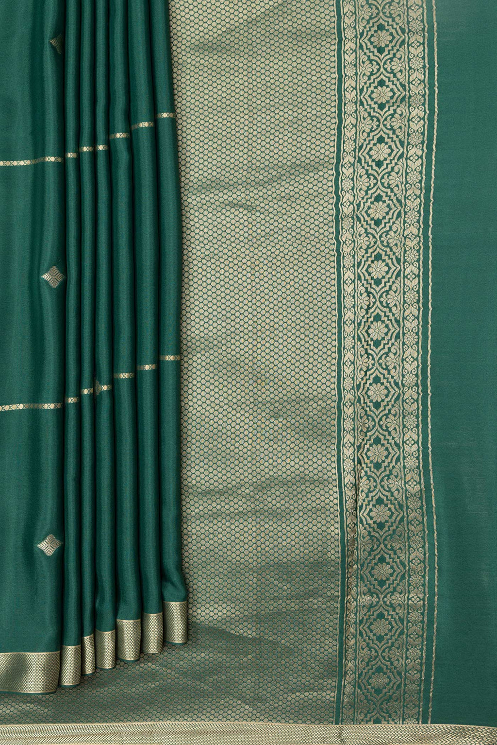 Pleats and pallu of Bottle Green Dual Tone Mysore Silk Saree with Zari Butta on the body and Zari Border. 