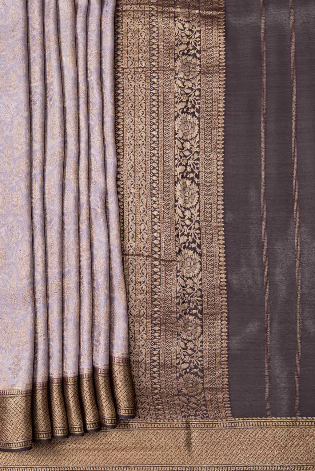 Pleats and pallu of Lavender Dual Tone Banarasi Georgette Saree with Zari Brocade on the body and Zari Border. 