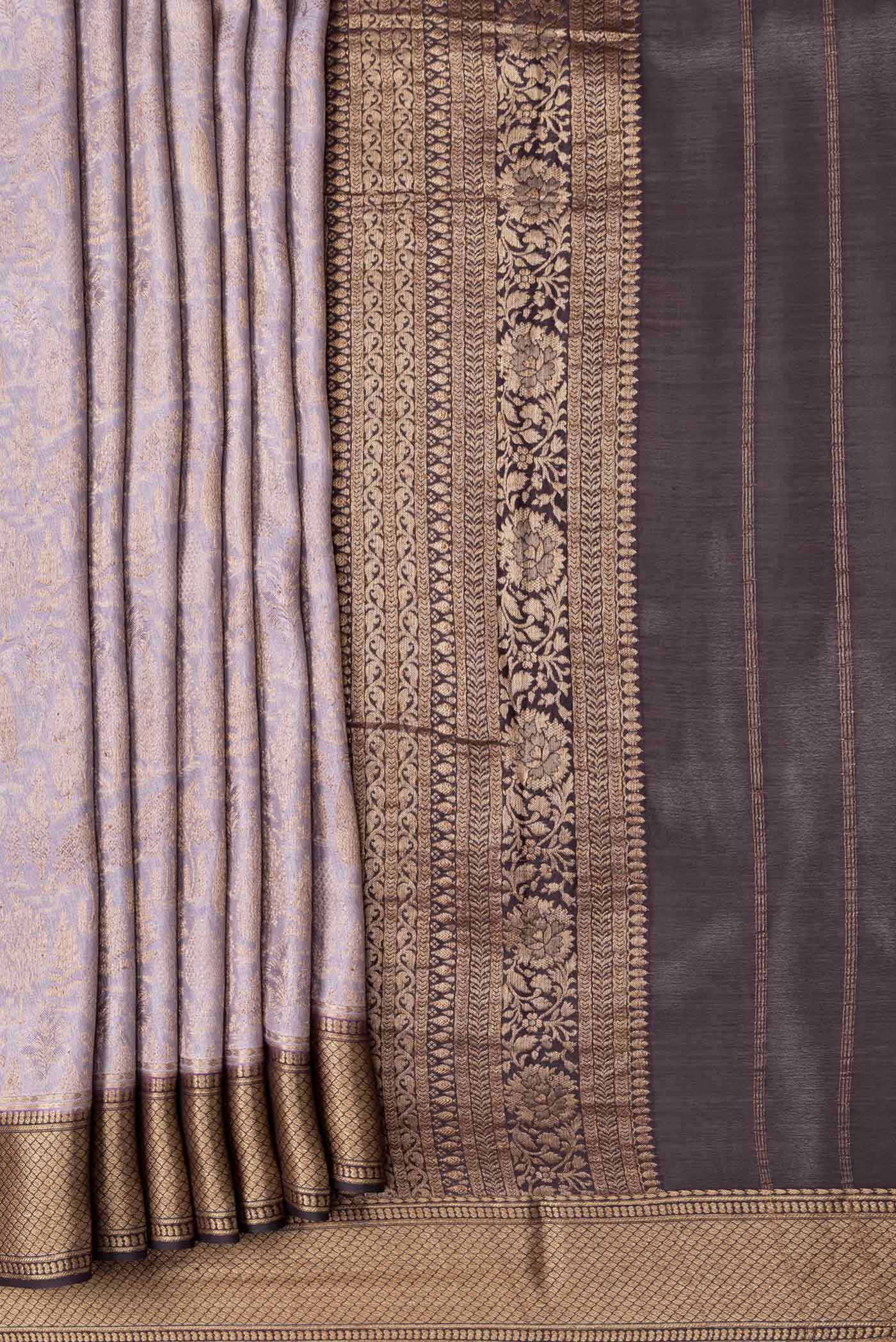 Pleats and pallu of Lavender Dual Tone Banarasi Georgette Saree with Zari Brocade on the body and Zari Border. 
