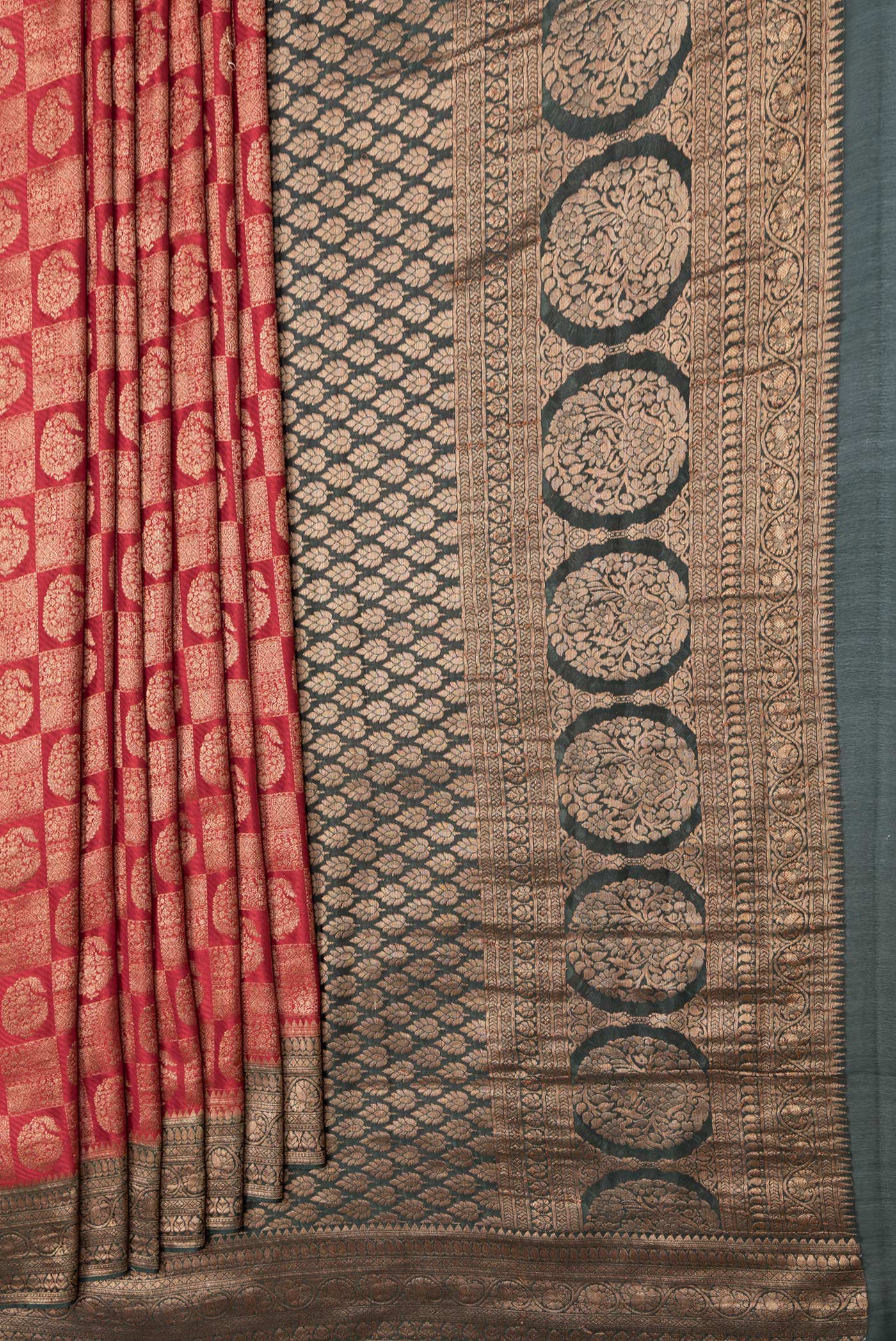 Pleats and pallu of Red Dual Tone Banarasi Georgette Saree with Zari Brocade on the body and Zari Border. 