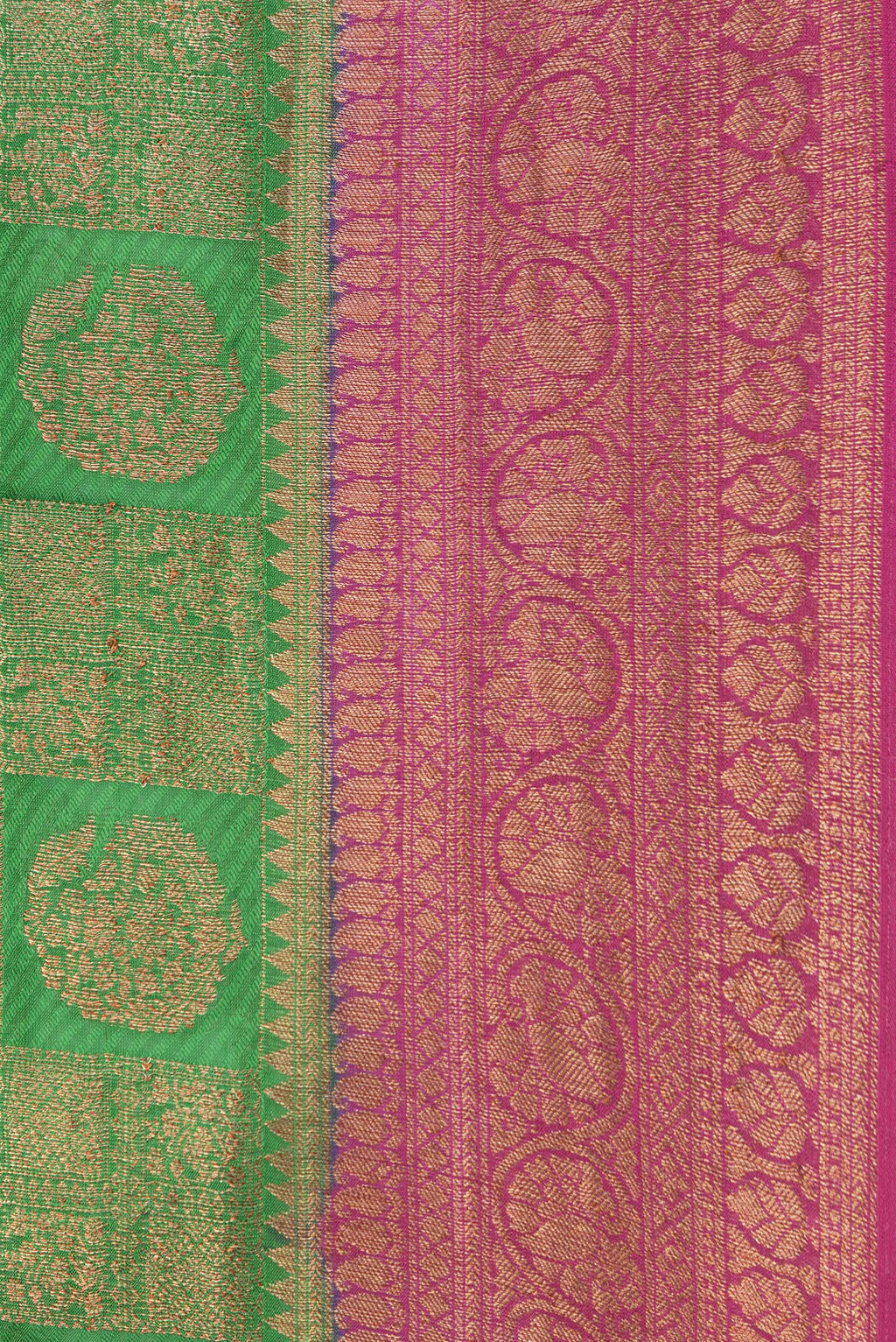 Border image of Bottle Green Dual Tone Banarasi Georgette Saree with Zari Brocade on the body and Zari Border. 