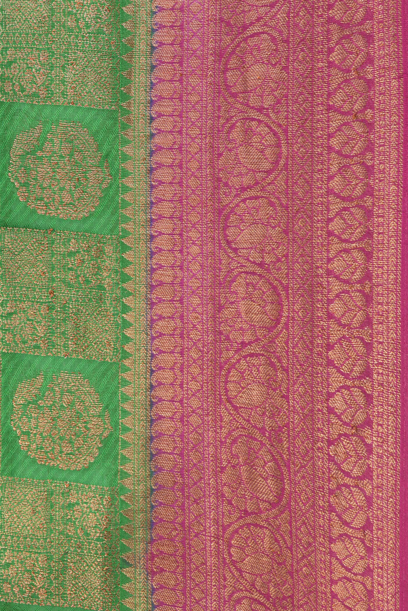 Border image of Bottle Green Dual Tone Banarasi Georgette Saree with Zari Brocade on the body and Zari Border. 