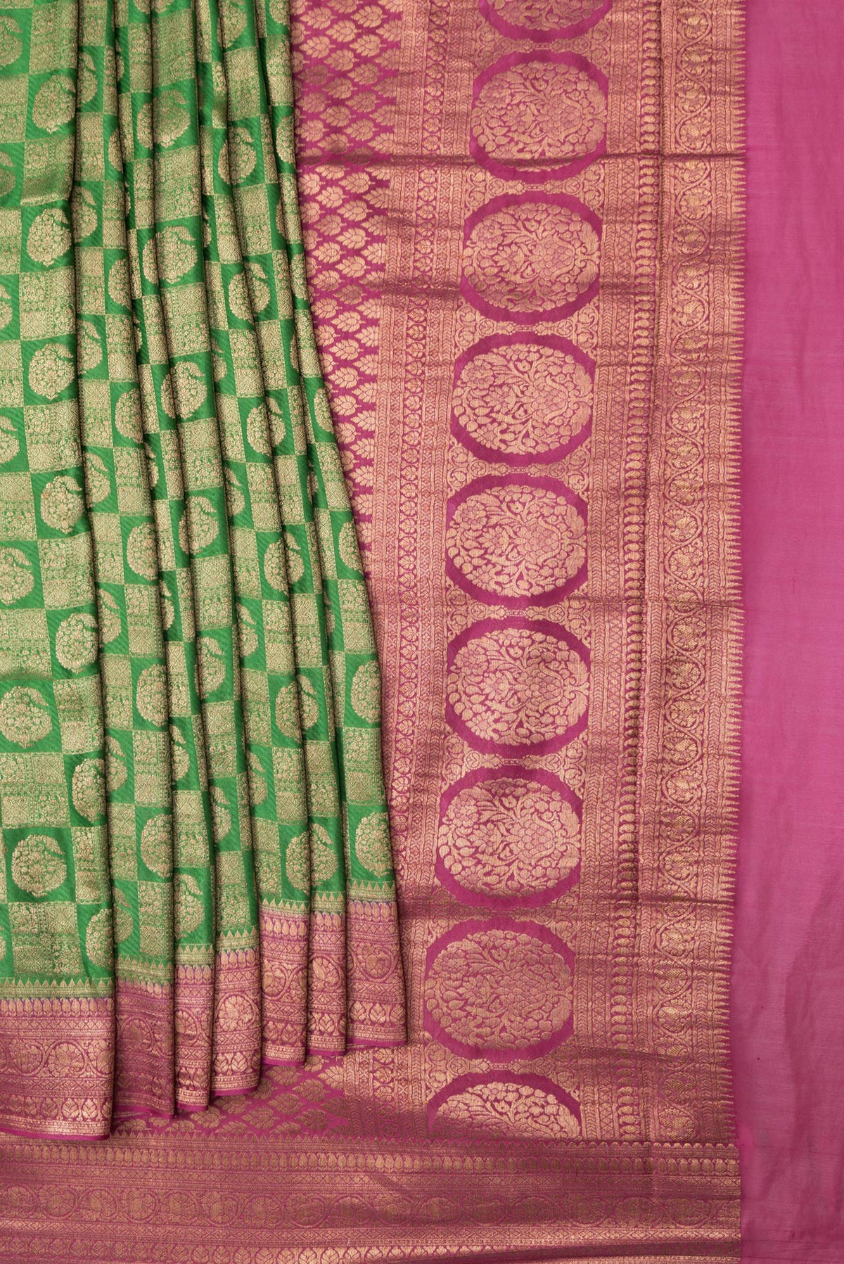 Pleats and pallu of Bottle Green Dual Tone Banarasi Georgette Saree with Zari Brocade on the body and Zari Border. 