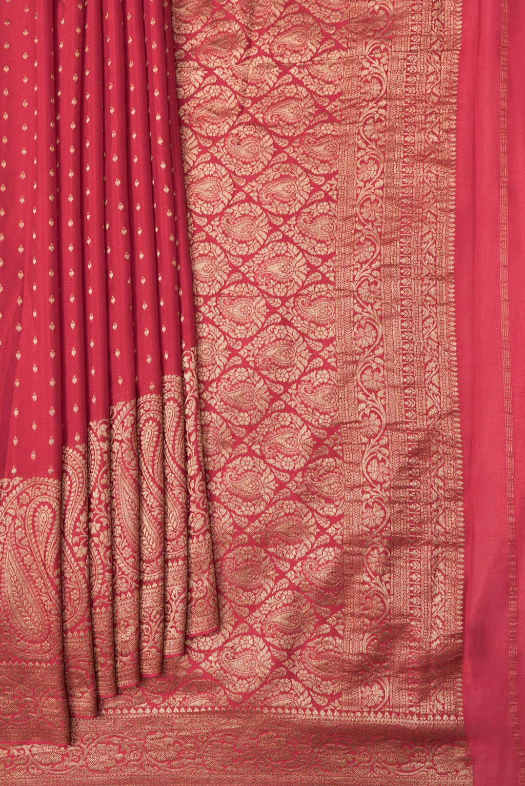 Pleats and pallu of Red Dual Tone Banarasi Georgette Saree with Zari Brocade on the body and Zari Border. 